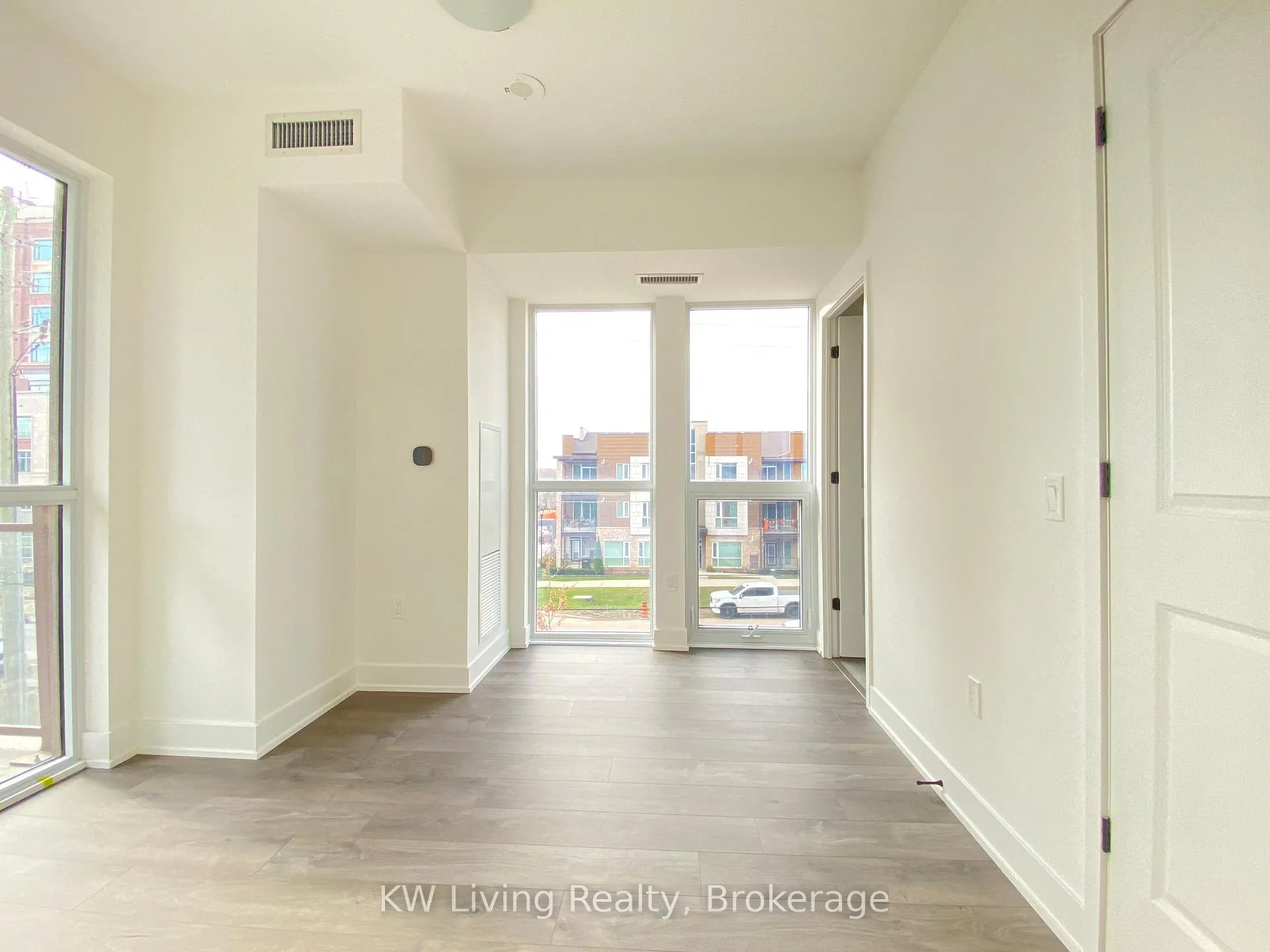 Photo 13 of Unit 308, 2343 Khalsa Gate, Oakville, Westmount — HOMEH