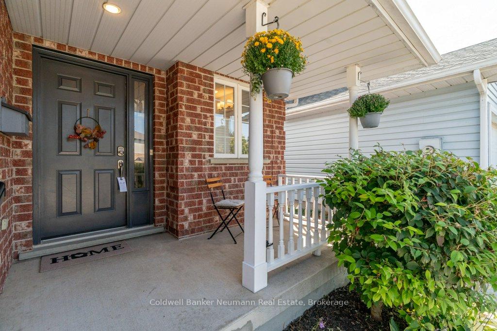 Photo 5 of 71 Waxwing Crescent, Guelph, Kortright Hills — HOMEH