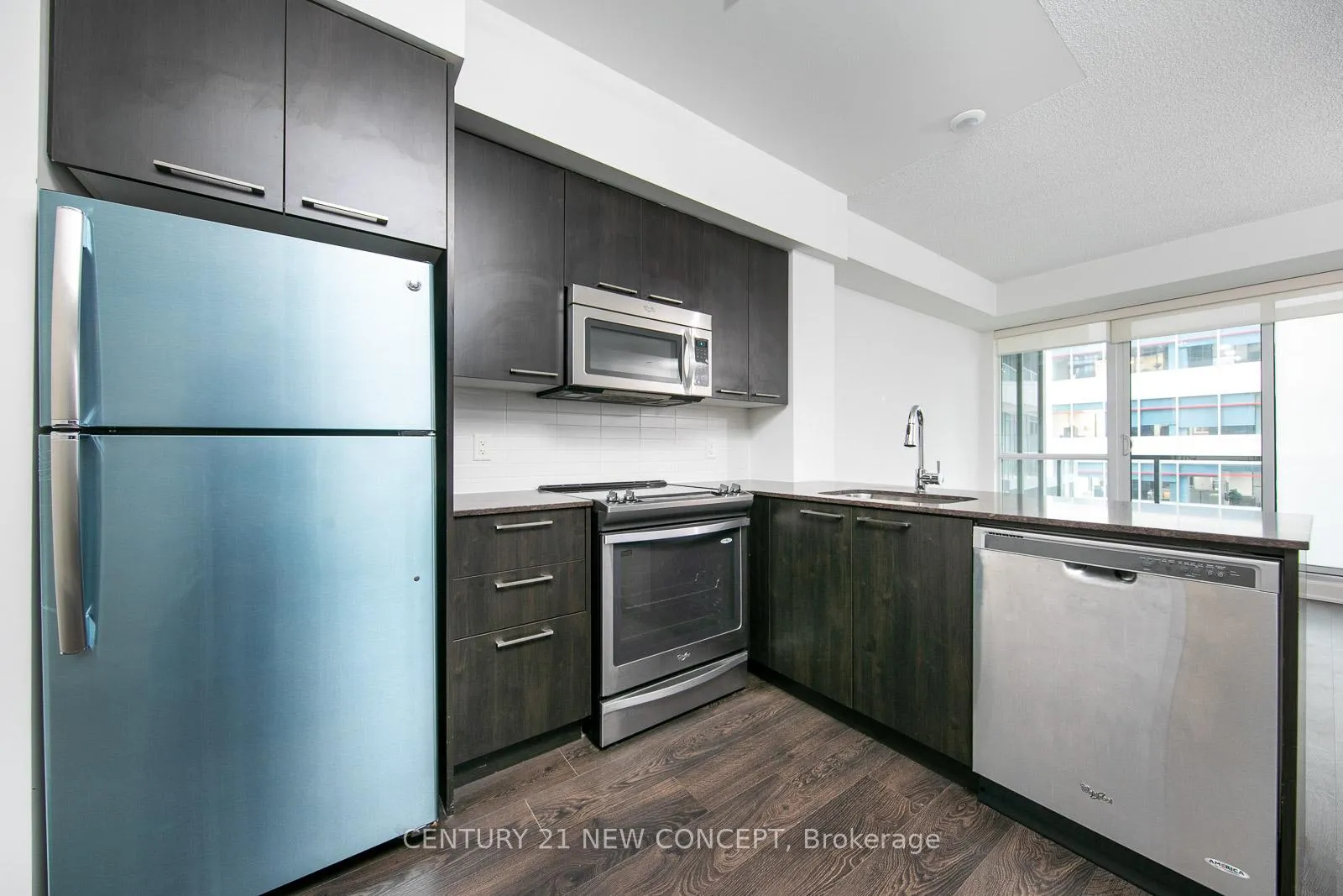Photo 3 of Unit 509, 30 Roehampton Avenue, Toronto, Mount Pleasant West — HOMEH
