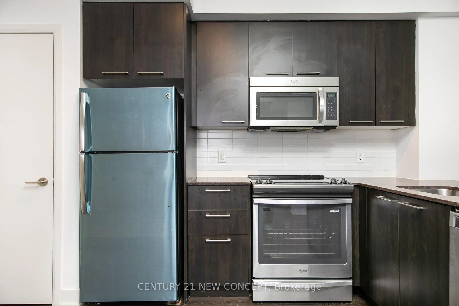 Photo 4 of Unit 509, 30 Roehampton Avenue, Toronto, Mount Pleasant West — HOMEH