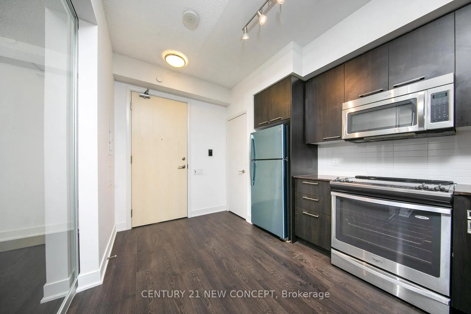 Photo 5 of Unit 509, 30 Roehampton Avenue, Toronto, Mount Pleasant West — HOMEH
