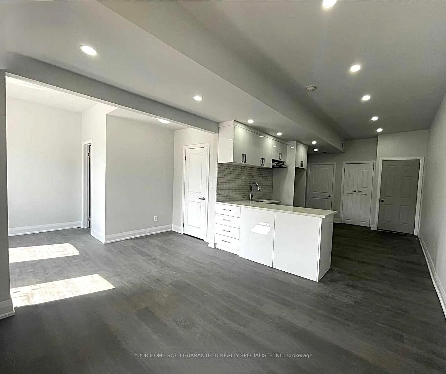 Photo 1 of Unit 2, 15229 Yonge Street, Aurora, Aurora Village — HOMEH