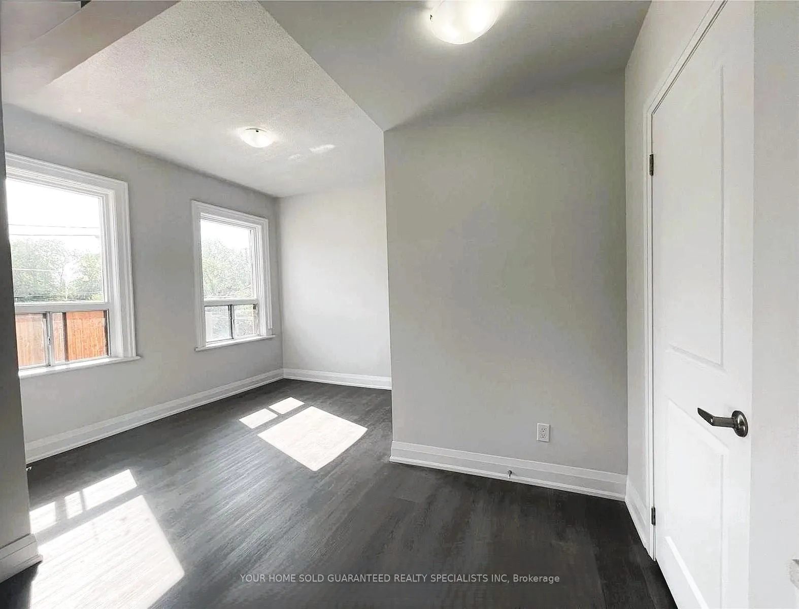 Photo 2 of Unit 2, 15229 Yonge Street, Aurora, Aurora Village — HOMEH