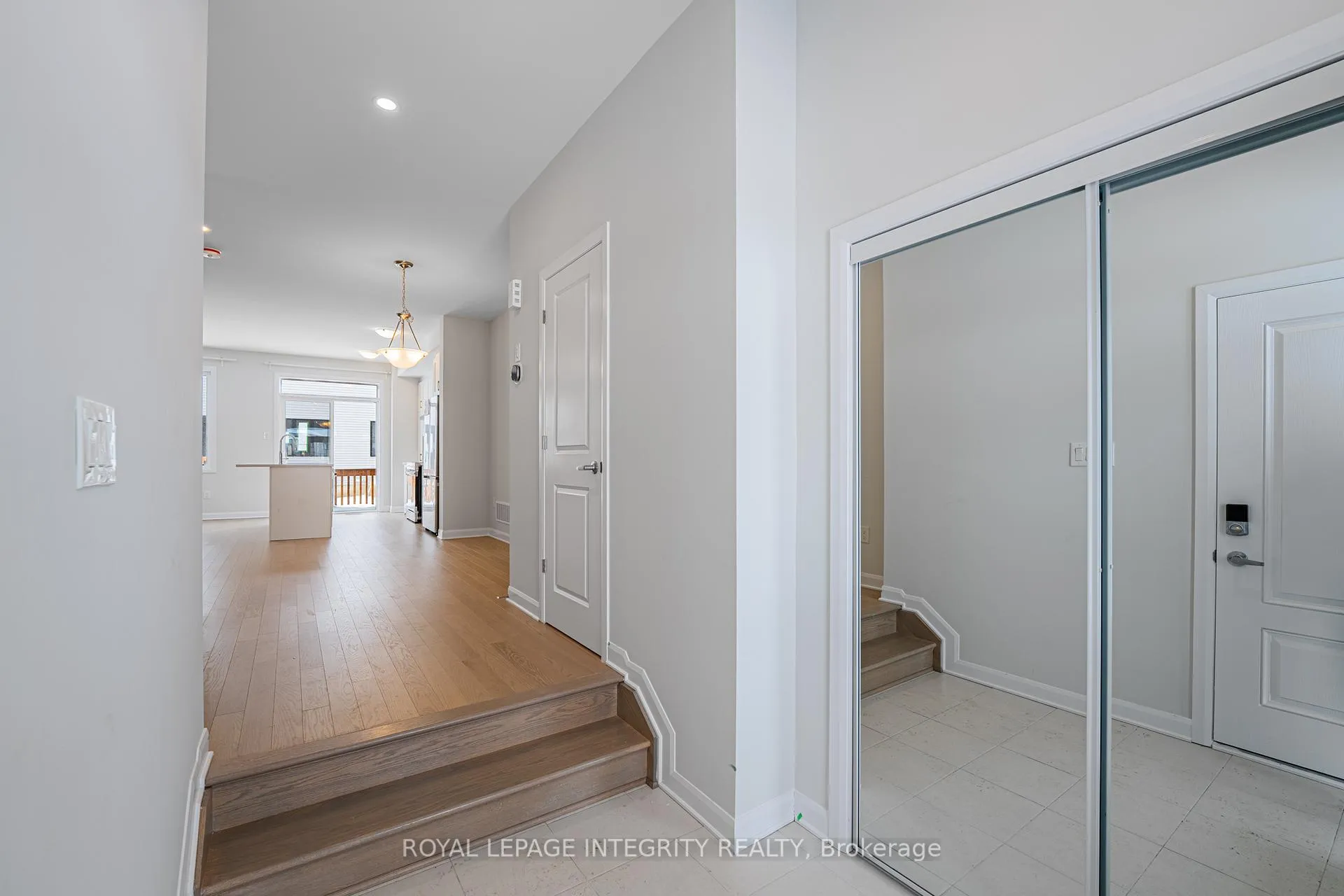 Photo 4 of 504 Ingenuity Row, Ottawa, Kanata - Morgan's Grant/South March — HOMEH