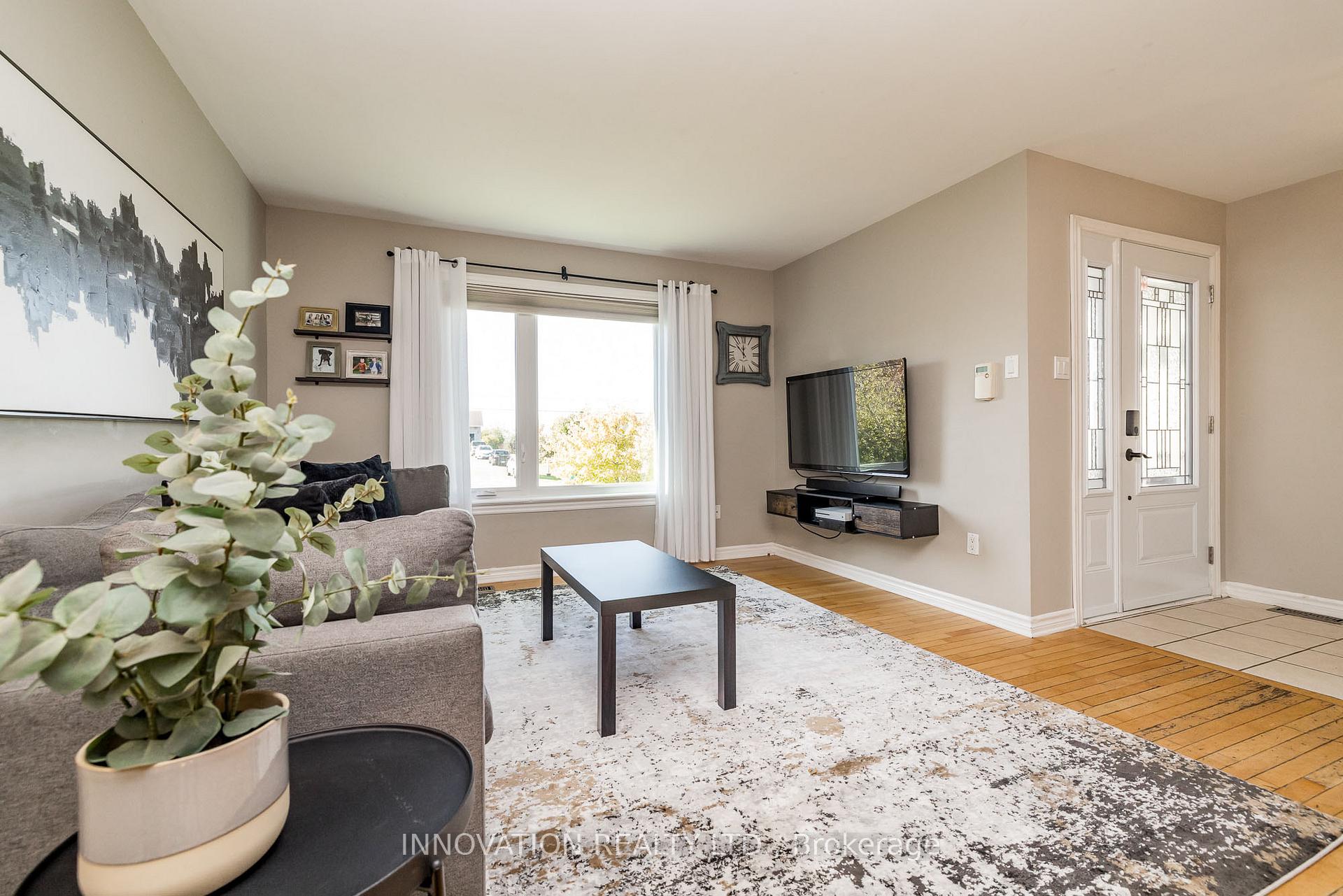 Photo 10 of 4105 Calbrent Way, Ottawa, Vernon — HOMEH