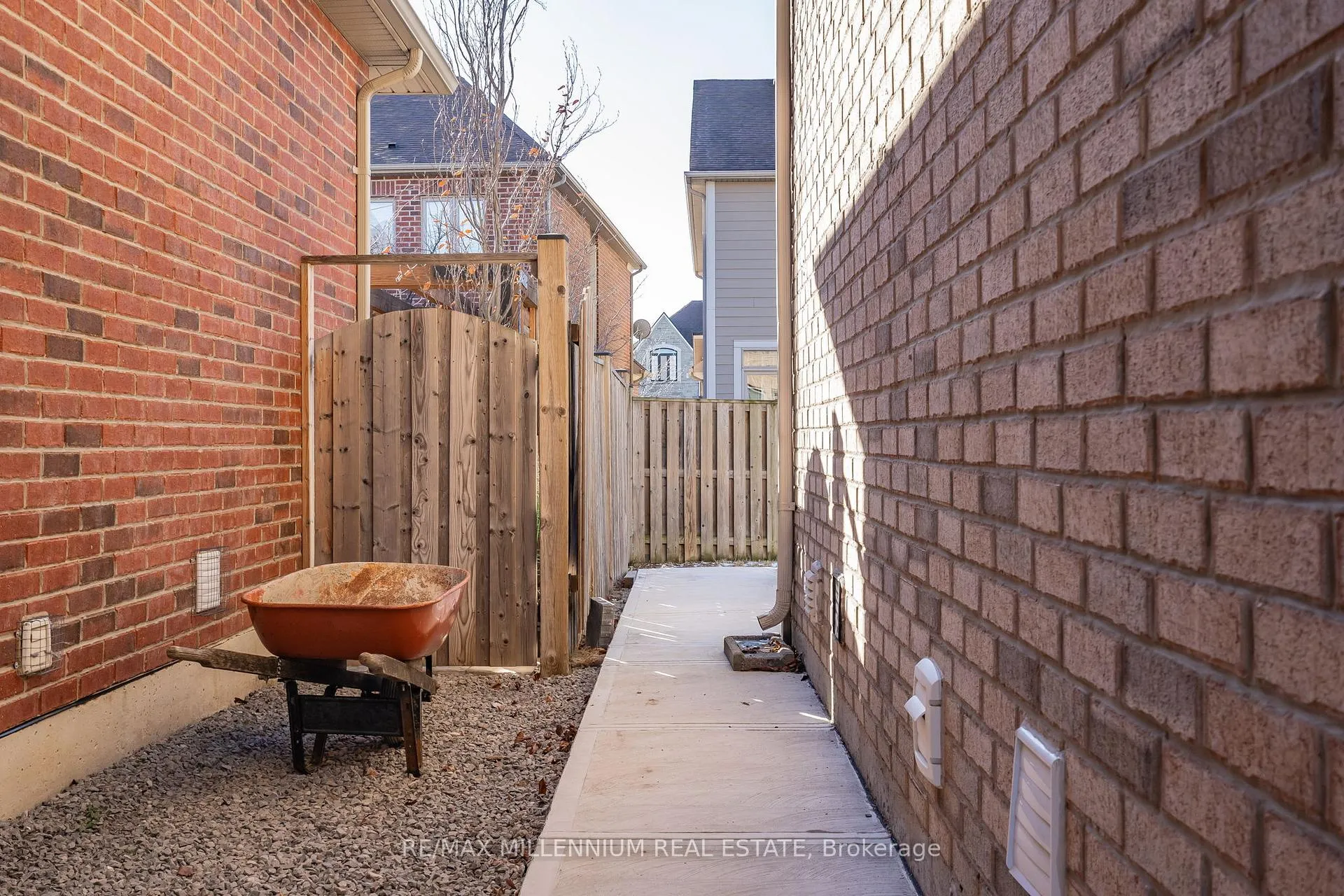 Photo 2 of Unit BSMT, 275 Holloway Terrace, Milton, Scott — HOMEH