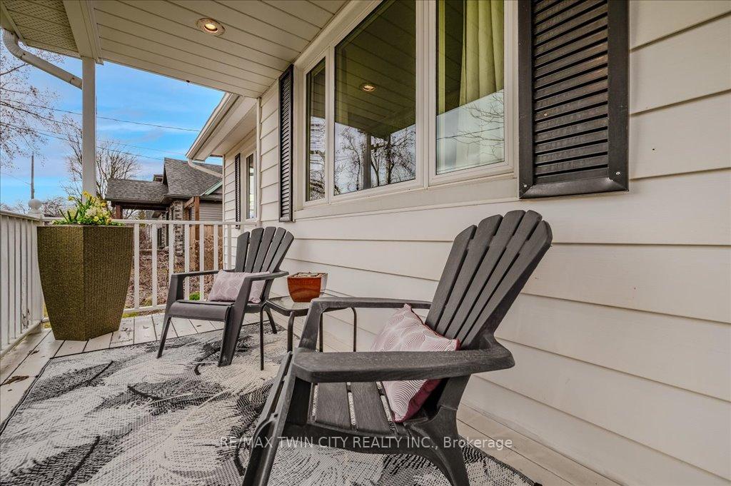 Photo 2 of 16 Northalaton Street, Brant, Brantford Twp — HOMEH