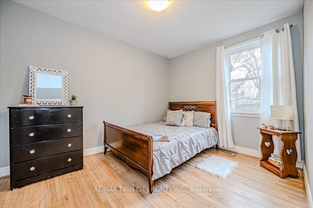 Photo 11 of 16 Northalaton Street, Brant, Brantford Twp — HOMEH