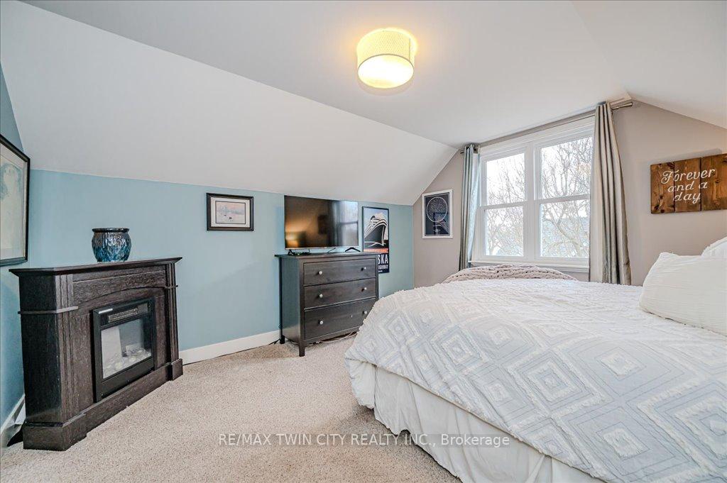Photo 14 of 16 Northalaton Street, Brant, Brantford Twp — HOMEH