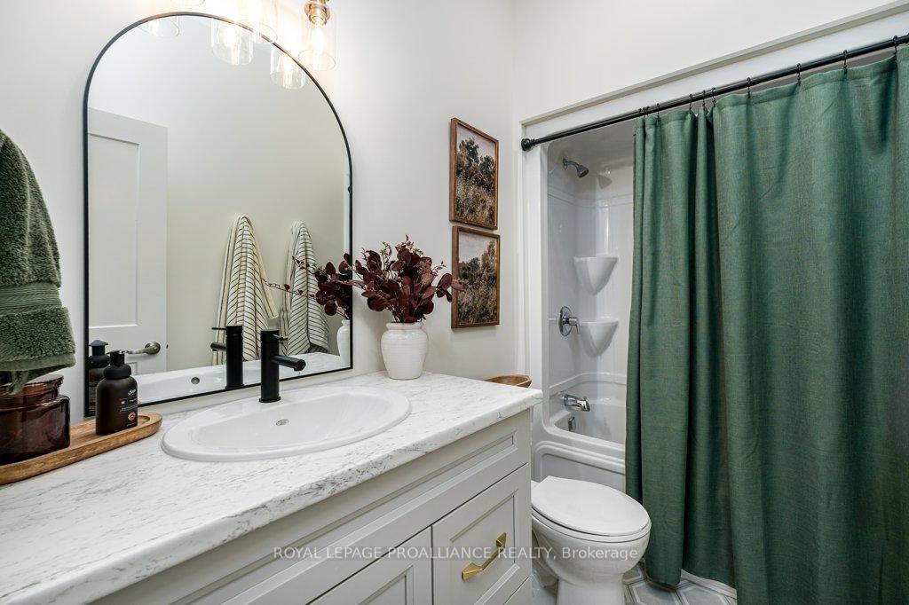 Photo 14 of 13 Virginia Crescent, Belleville, Thurlow Ward — HOMEH