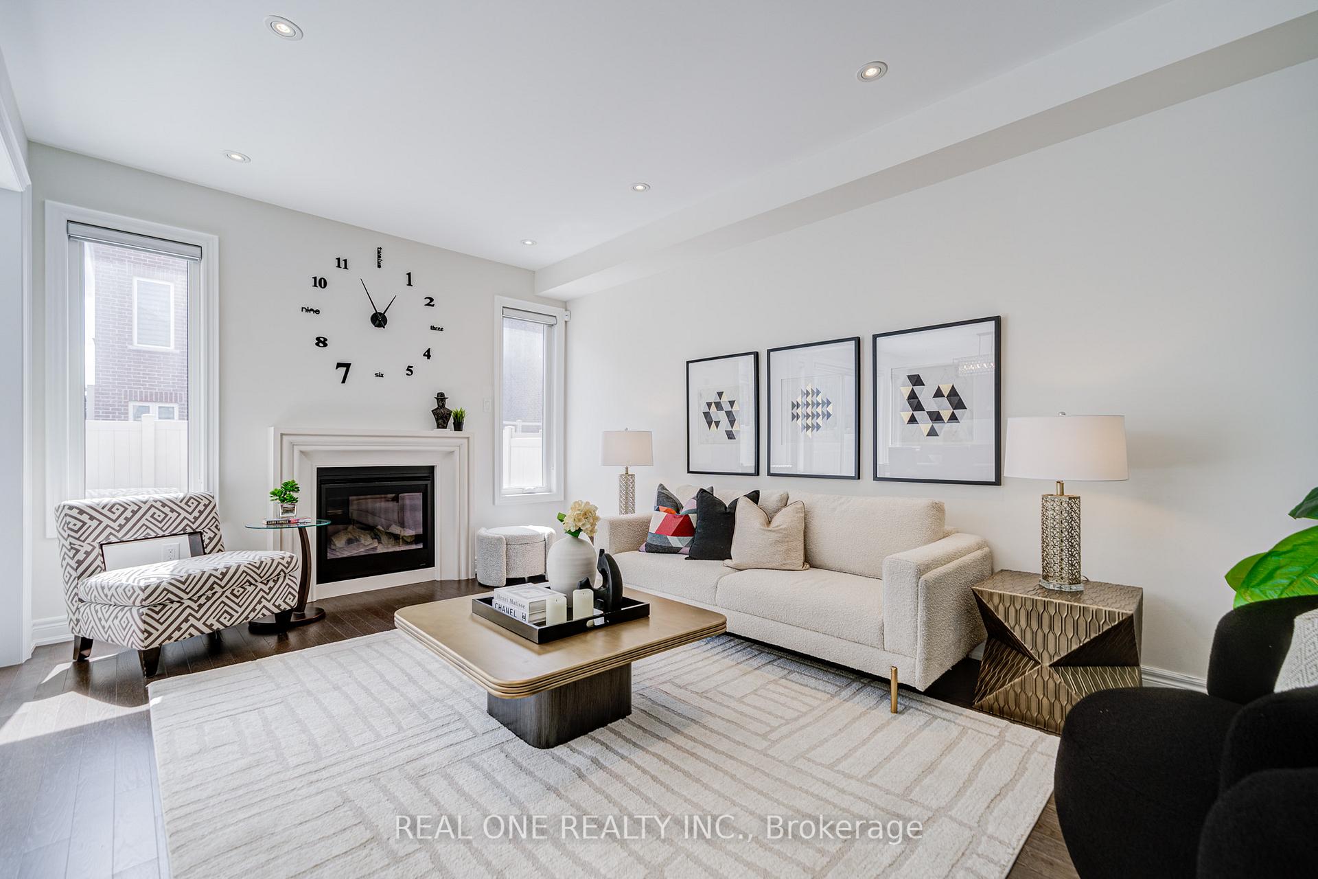 Photo 1 of 18 Terrell Avenue, Georgina, Keswick South — HOMEH