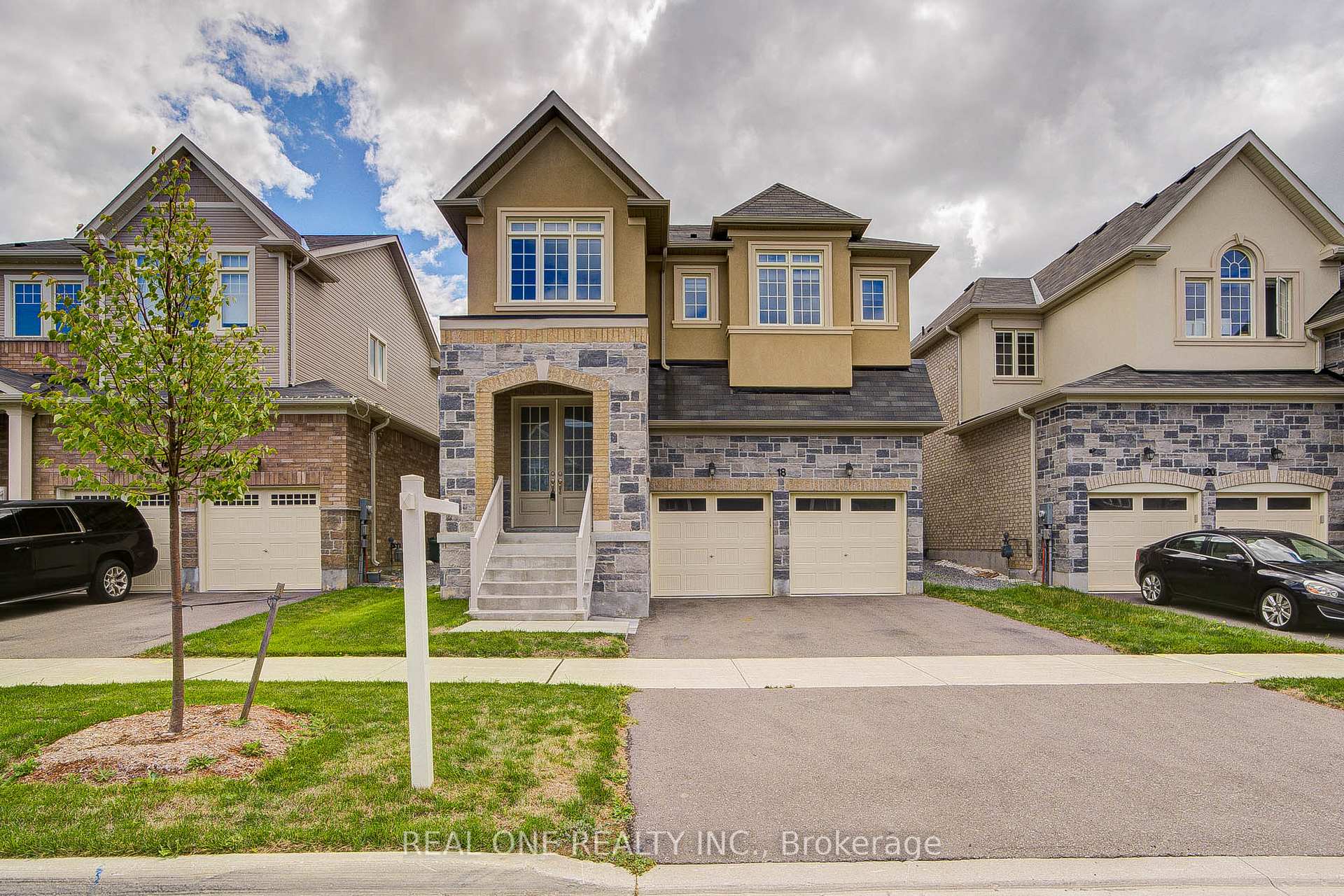 Photo 2 of 18 Terrell Avenue, Georgina, Keswick South — HOMEH