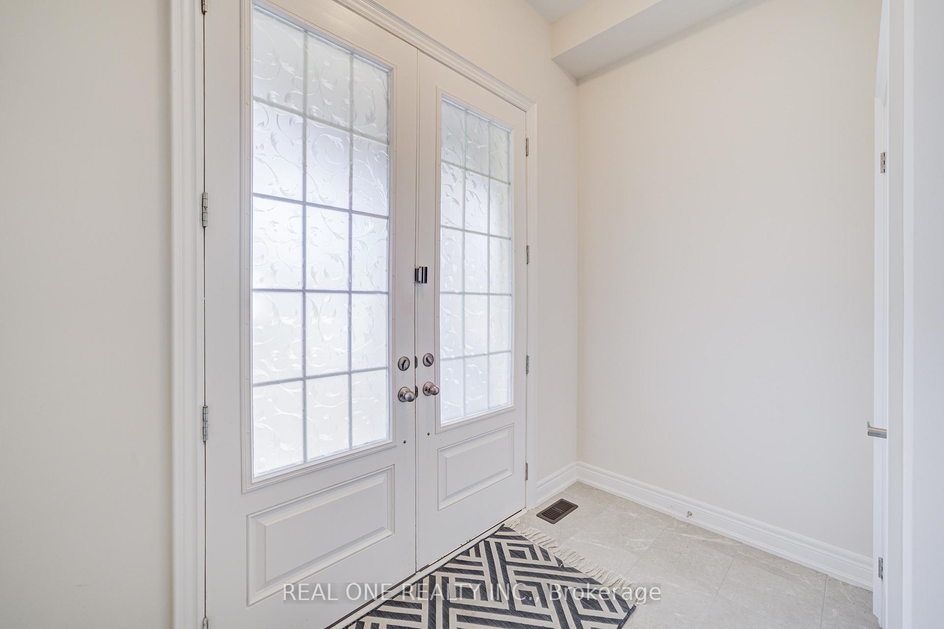 Photo 4 of 18 Terrell Avenue, Georgina, Keswick South — HOMEH