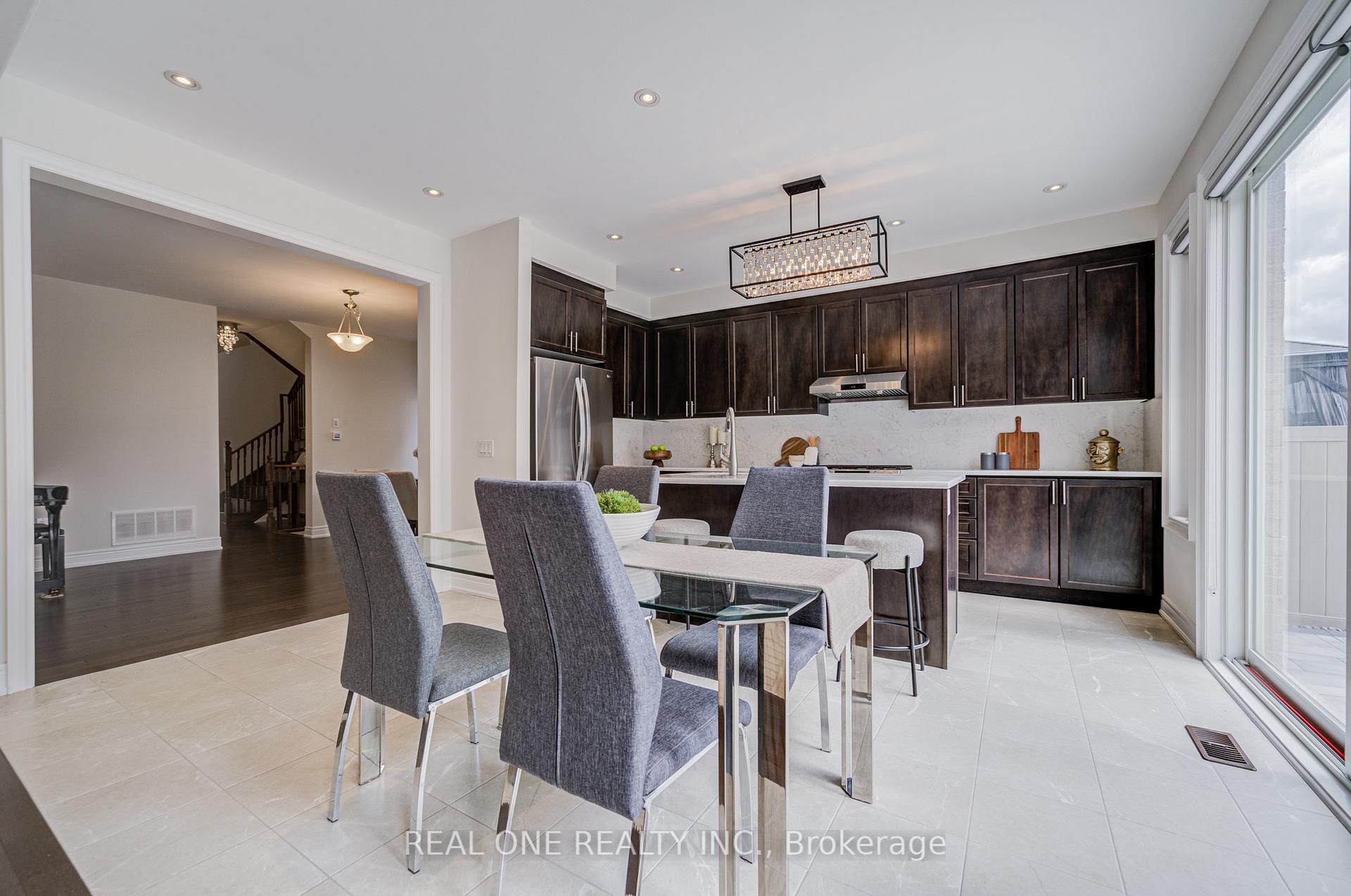 Photo 13 of 18 Terrell Avenue, Georgina, Keswick South — HOMEH