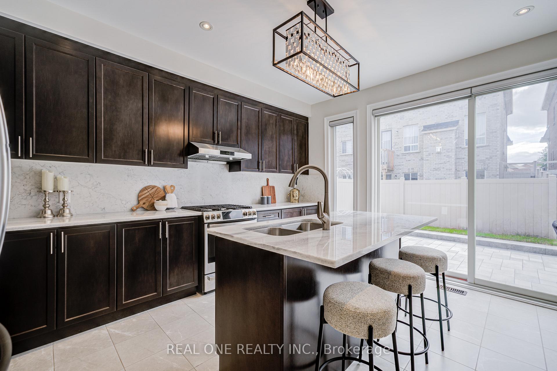 Photo 15 of 18 Terrell Avenue, Georgina, Keswick South — HOMEH