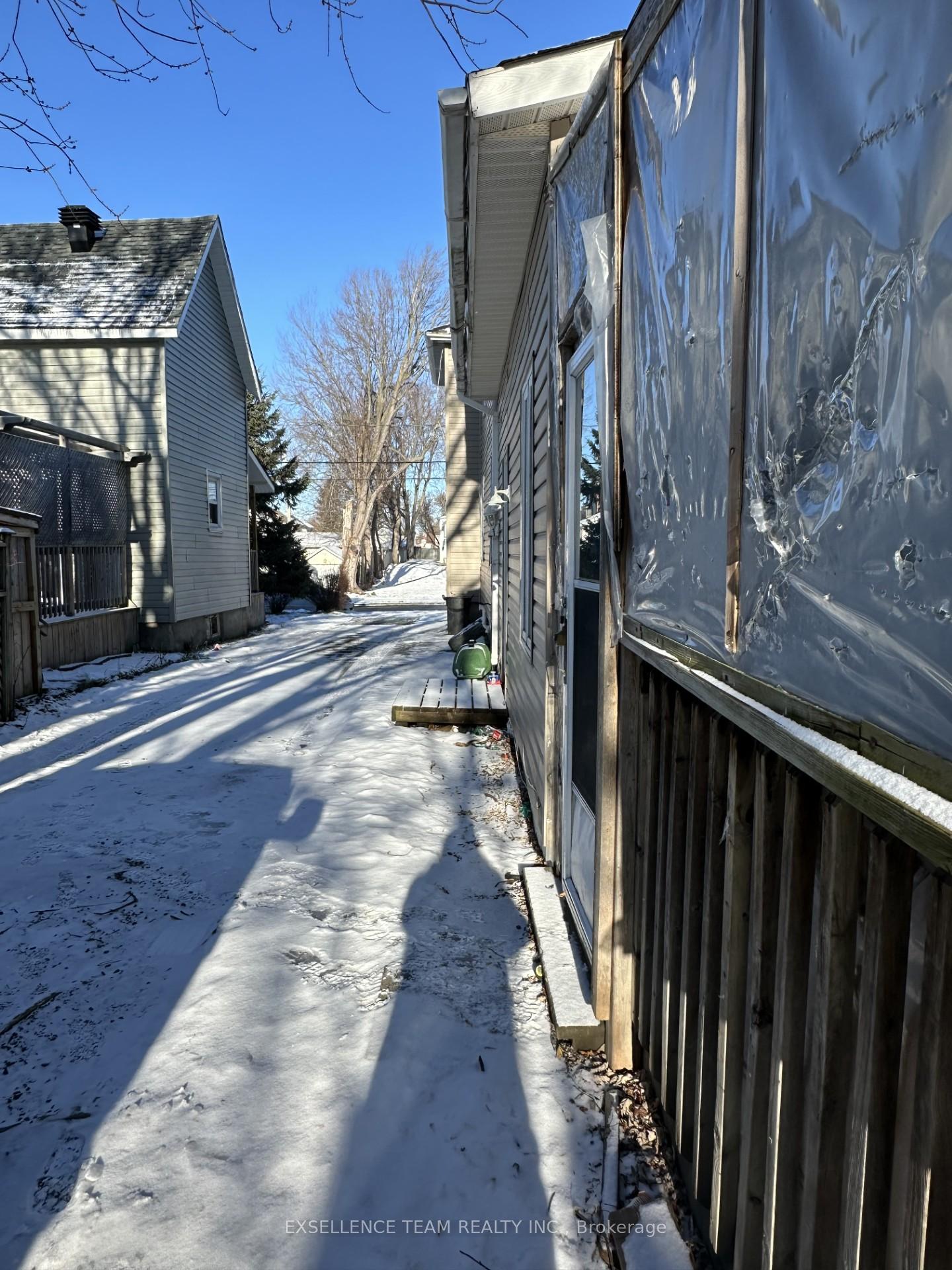 Photo 3 of Unit 226 1/2, 226-226 1/2 Fourth Street, Cornwall — HOMEH