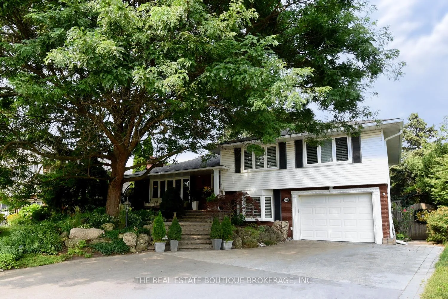 Photo 9 of 4131 Lorraine Crescent, Burlington, Shoreacres — HOMEH