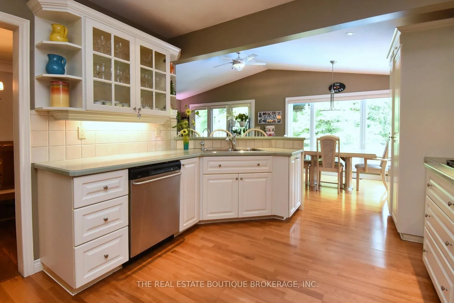 Photo 135 of 4131 Lorraine Crescent, Burlington, Shoreacres — HOMEH