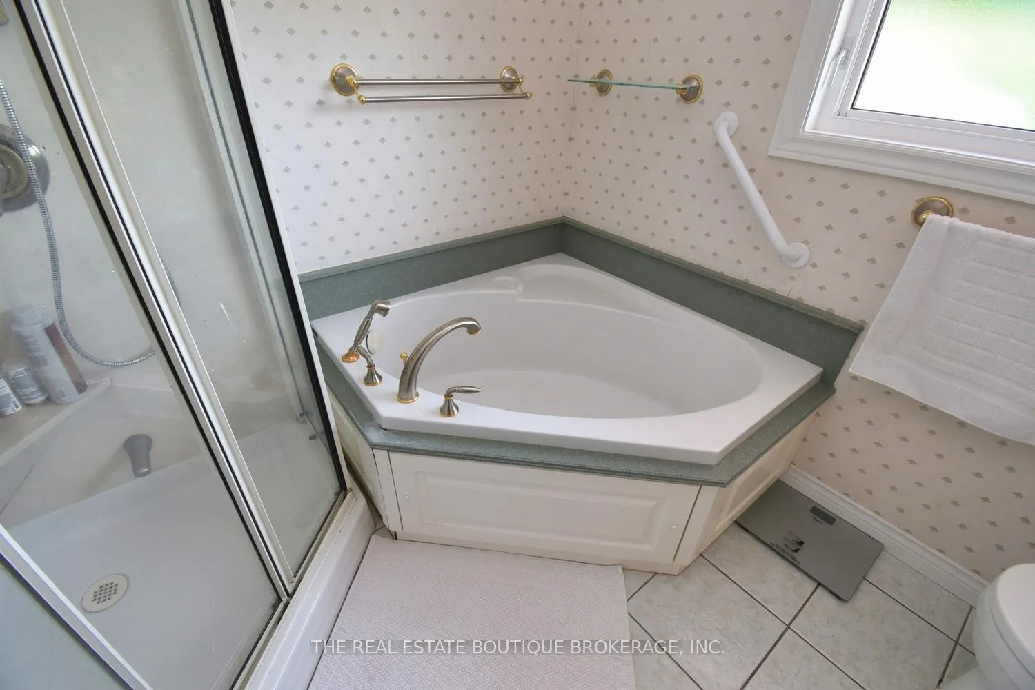 Photo 250 of 4131 Lorraine Crescent, Burlington, Shoreacres — HOMEH