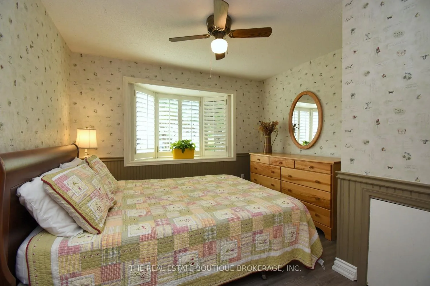 Photo 272 of 4131 Lorraine Crescent, Burlington, Shoreacres — HOMEH