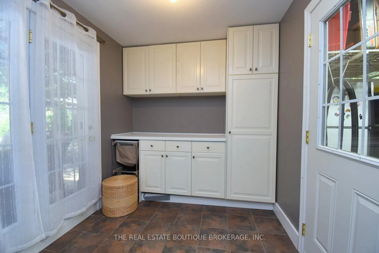 Photo 298 of 4131 Lorraine Crescent, Burlington, Shoreacres — HOMEH
