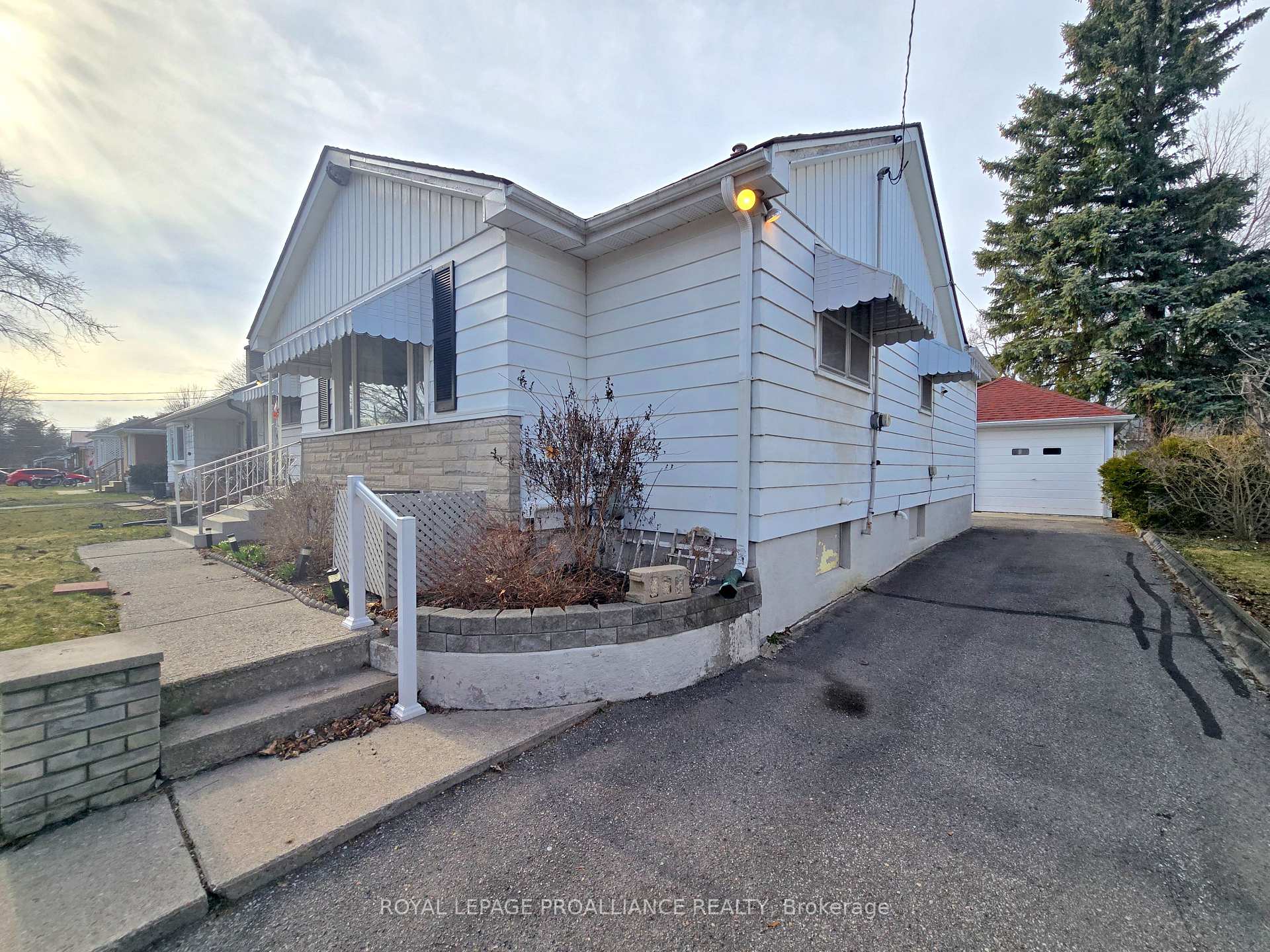Photo 2 of 54 Montgomery Boulevard, Belleville, Belleville Ward — HOMEH