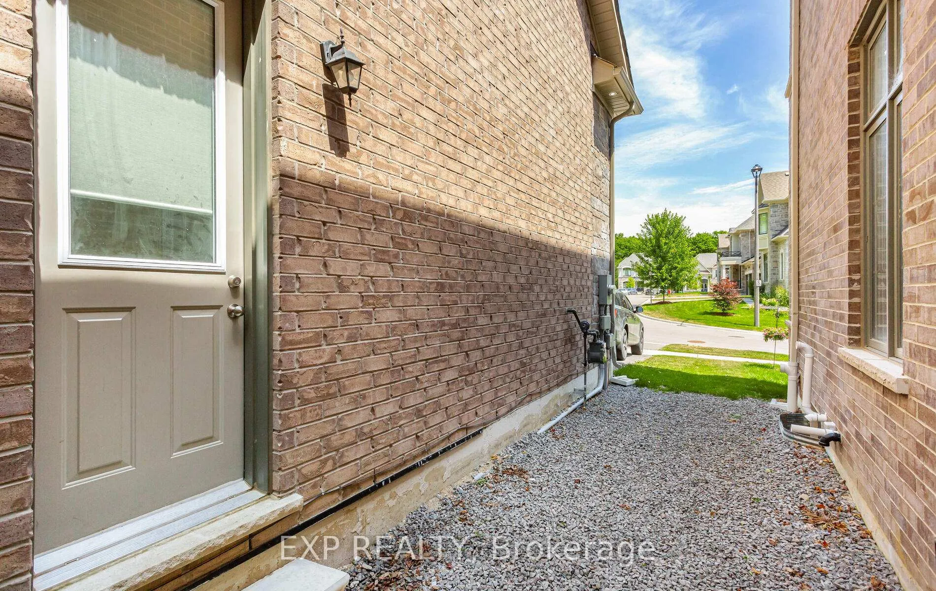 Photo 646 of 32 Daisy Meadow Crescent, Caledon, Caledon East — HOMEH