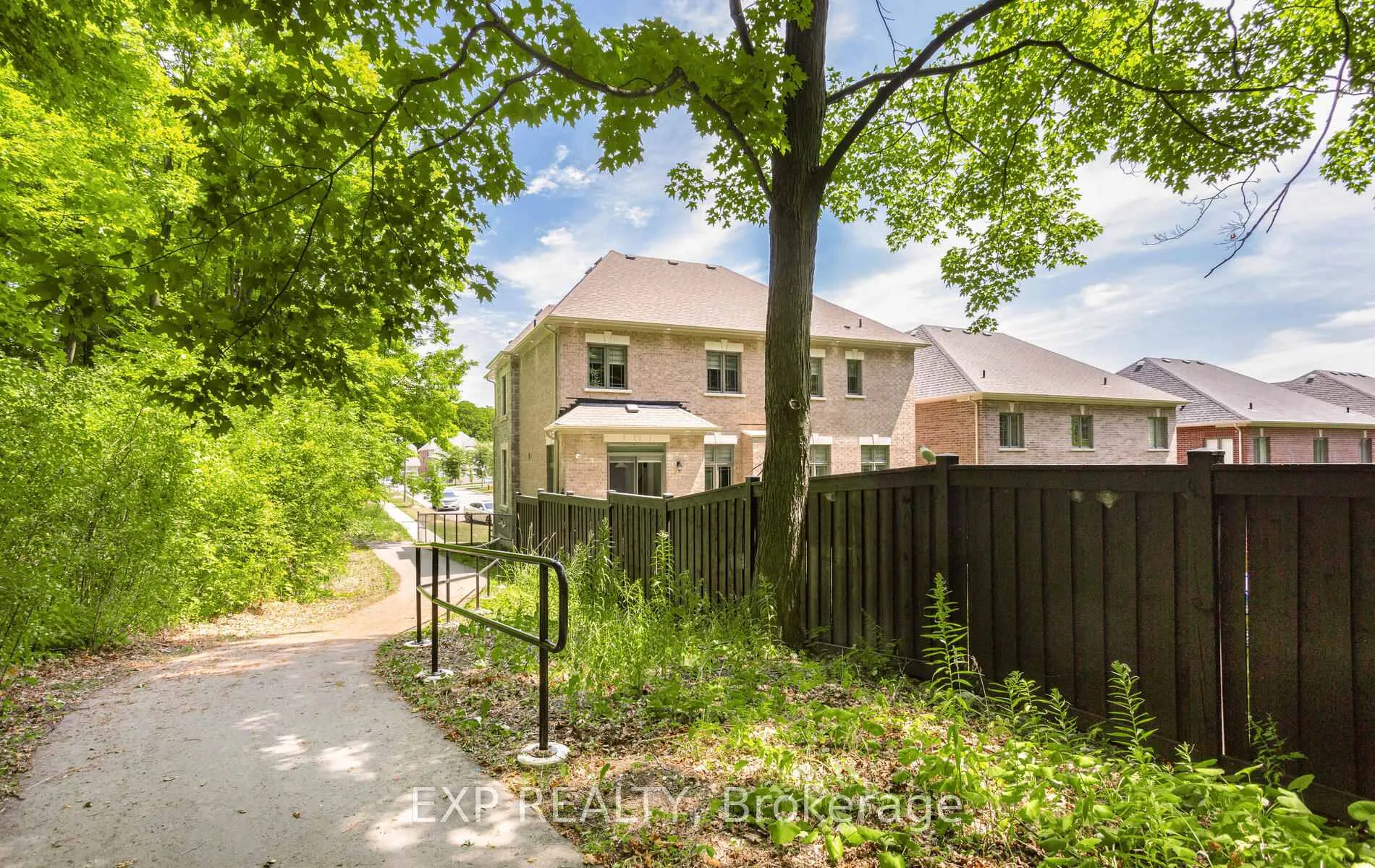Photo 722 of 32 Daisy Meadow Crescent, Caledon, Caledon East — HOMEH