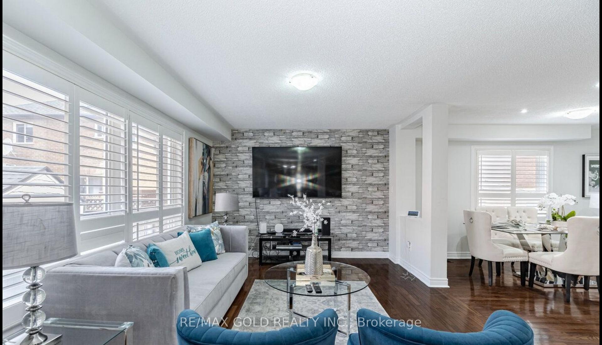 Photo 3 of 9 Roxton Crescent, Brampton, Fletcher's Meadow — HOMEH