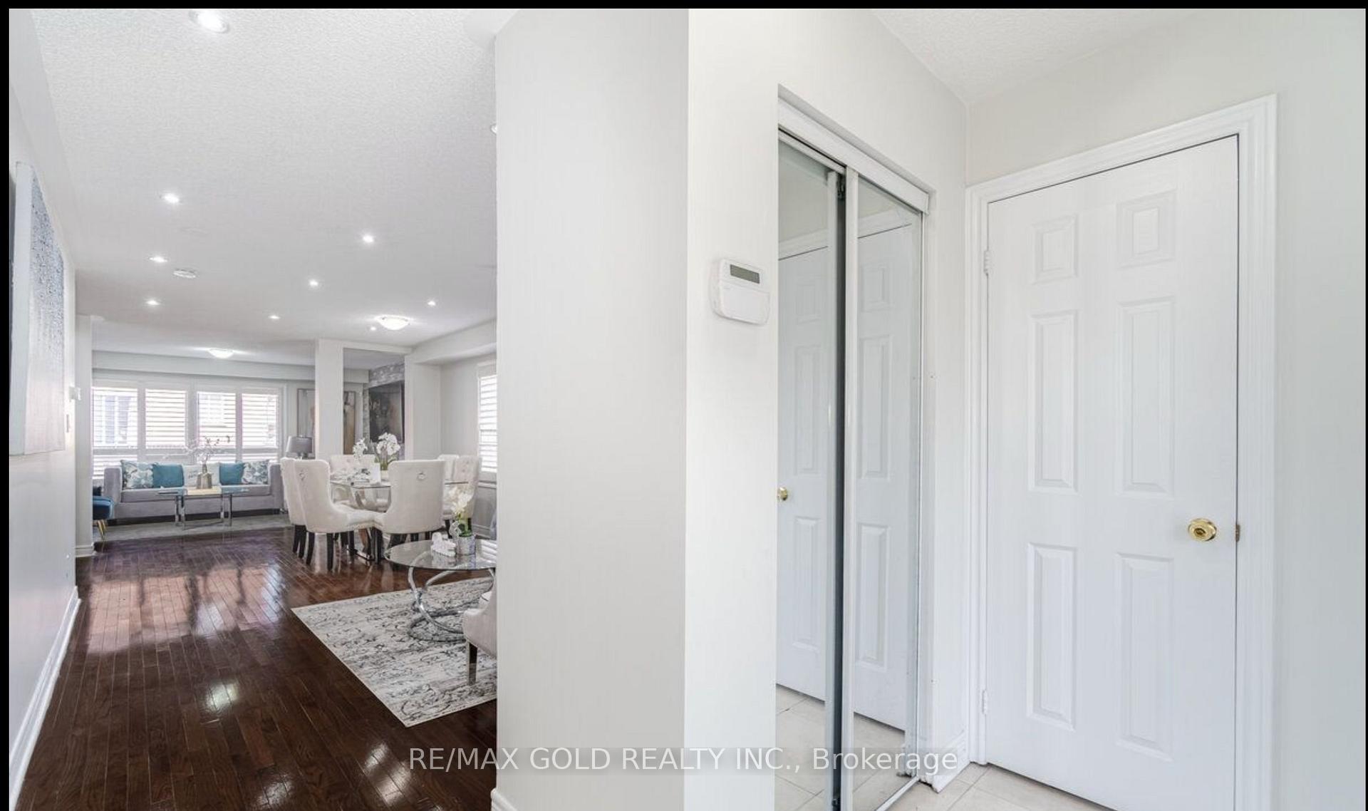 Photo 4 of 9 Roxton Crescent, Brampton, Fletcher's Meadow — HOMEH
