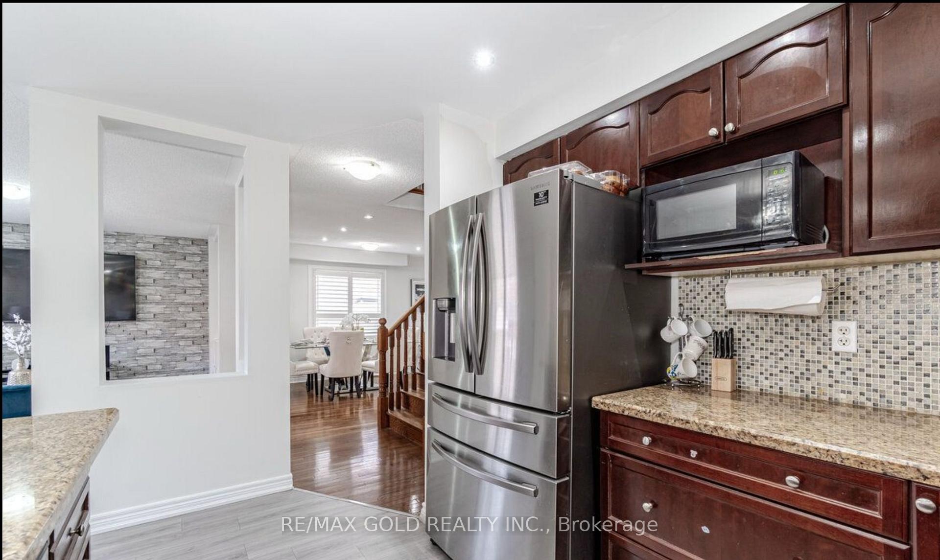Photo 6 of 9 Roxton Crescent, Brampton, Fletcher's Meadow — HOMEH