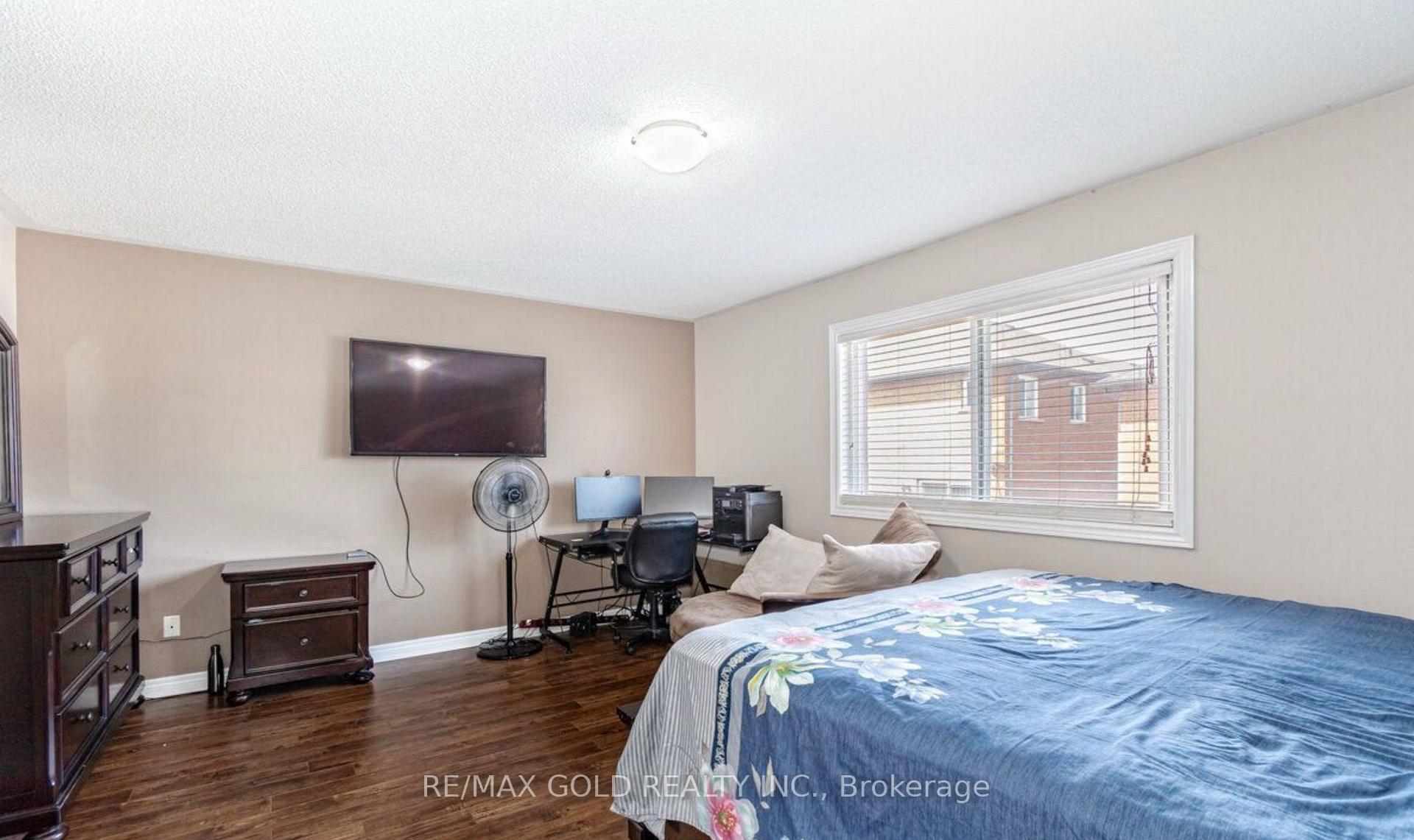 Photo 7 of 9 Roxton Crescent, Brampton, Fletcher's Meadow — HOMEH