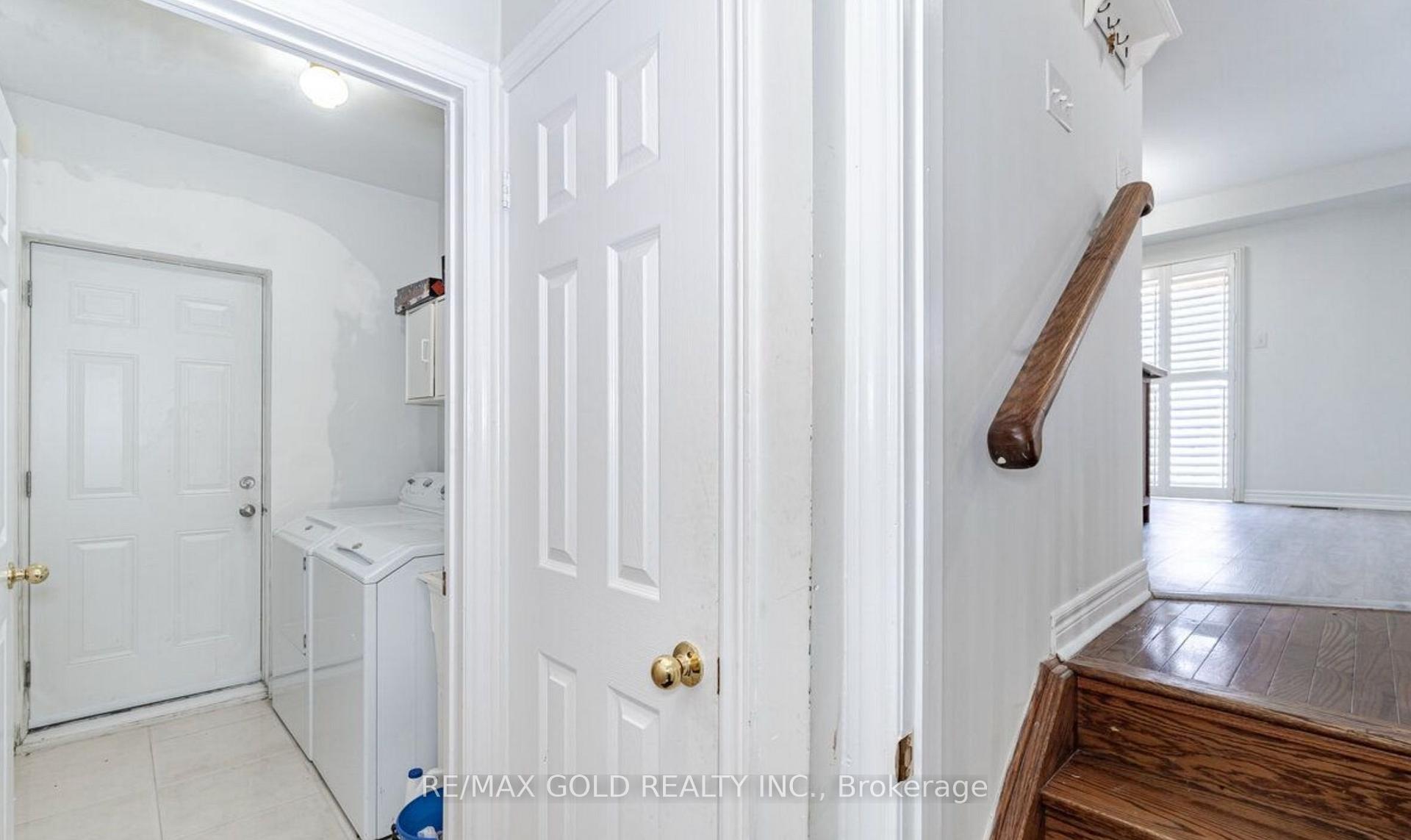 Photo 8 of 9 Roxton Crescent, Brampton, Fletcher's Meadow — HOMEH