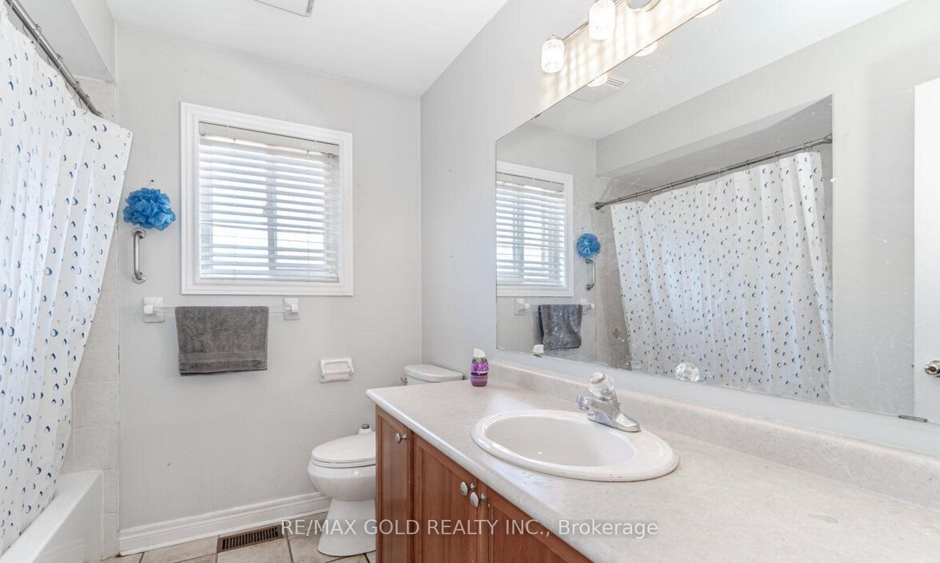Photo 10 of 9 Roxton Crescent, Brampton, Fletcher's Meadow — HOMEH