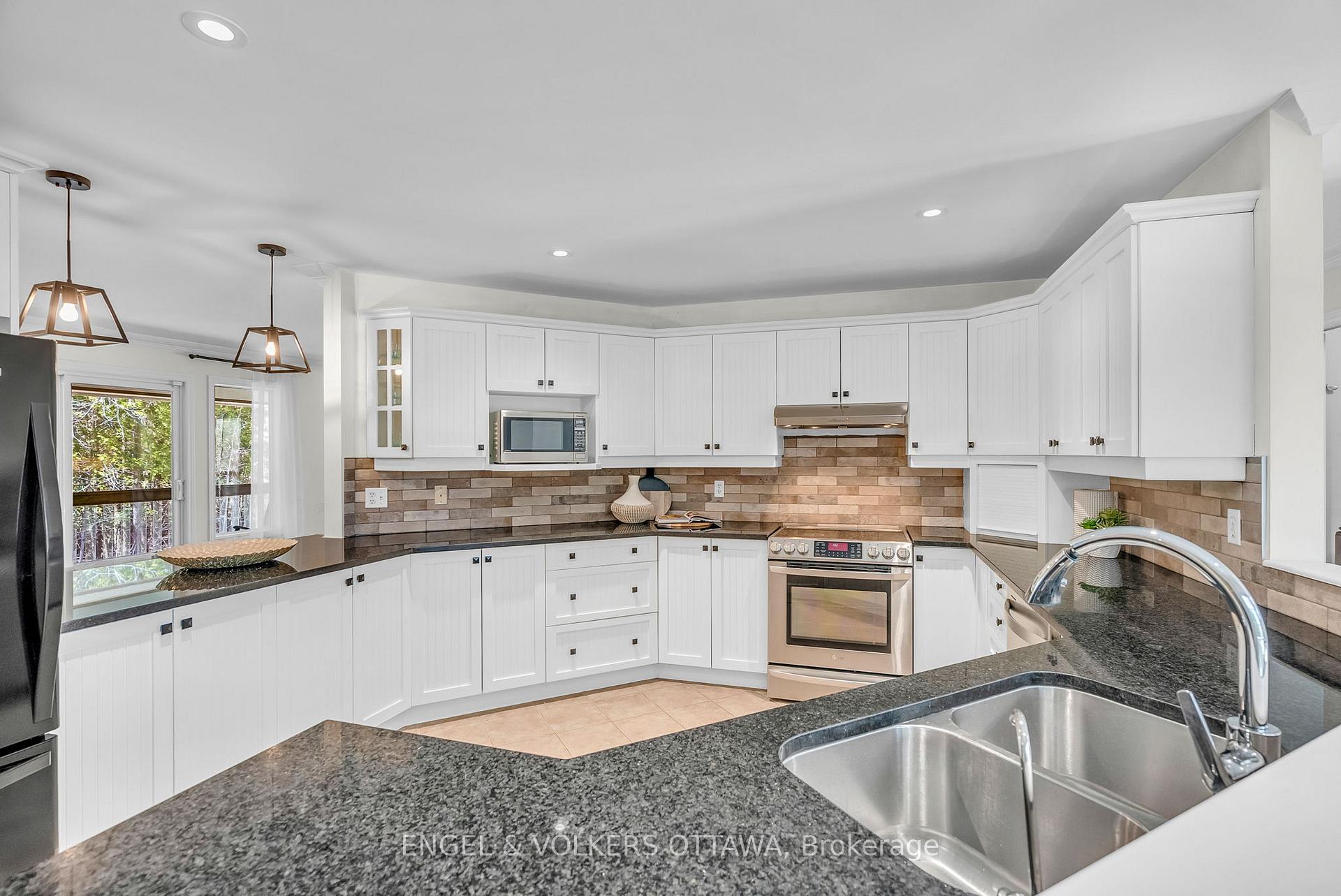 Photo 5 of 7359 Marcella Drive, Ottawa, Osgoode Twp North of Reg Rd 6 — HOMEH
