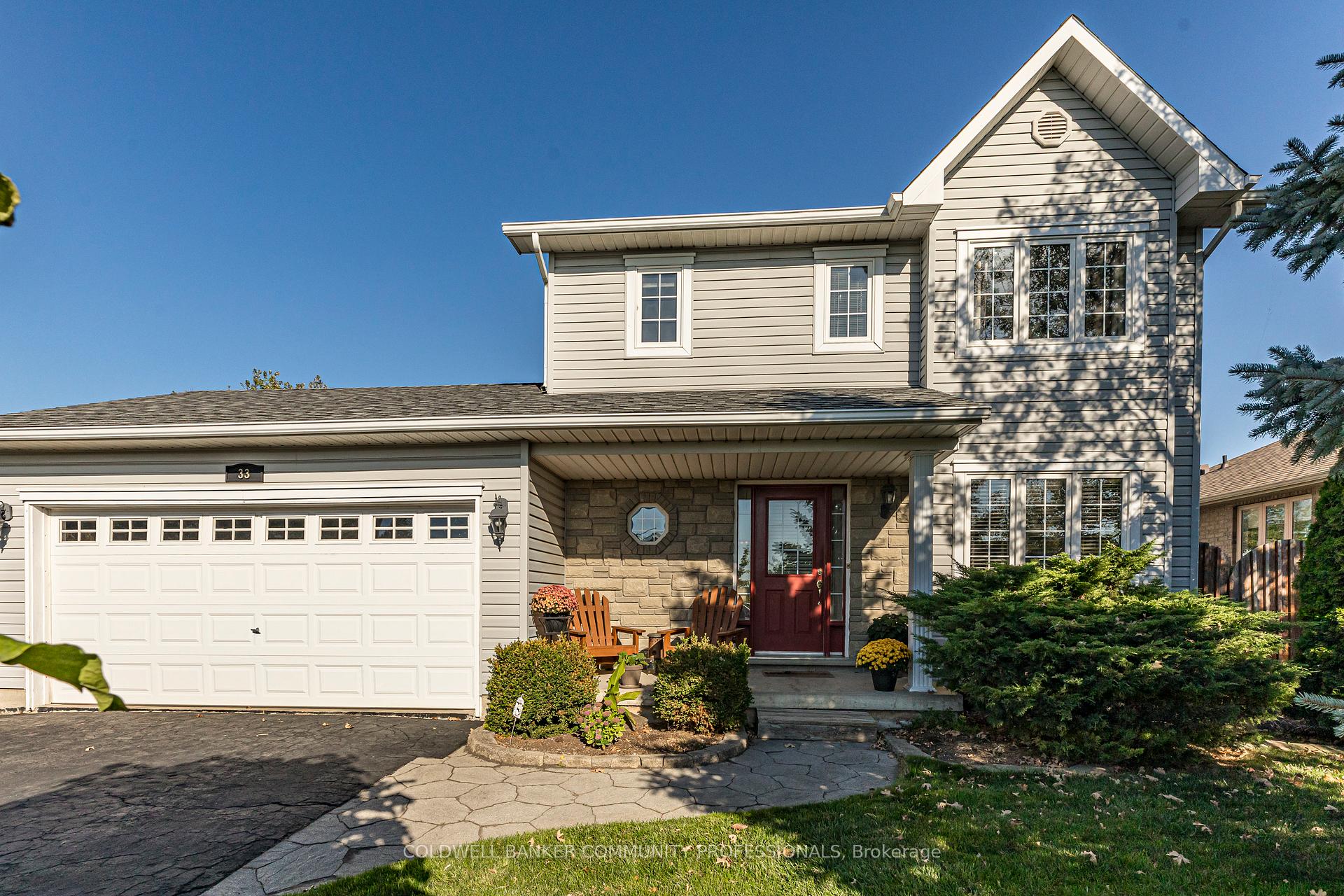 Front of 33 Oak Crescent