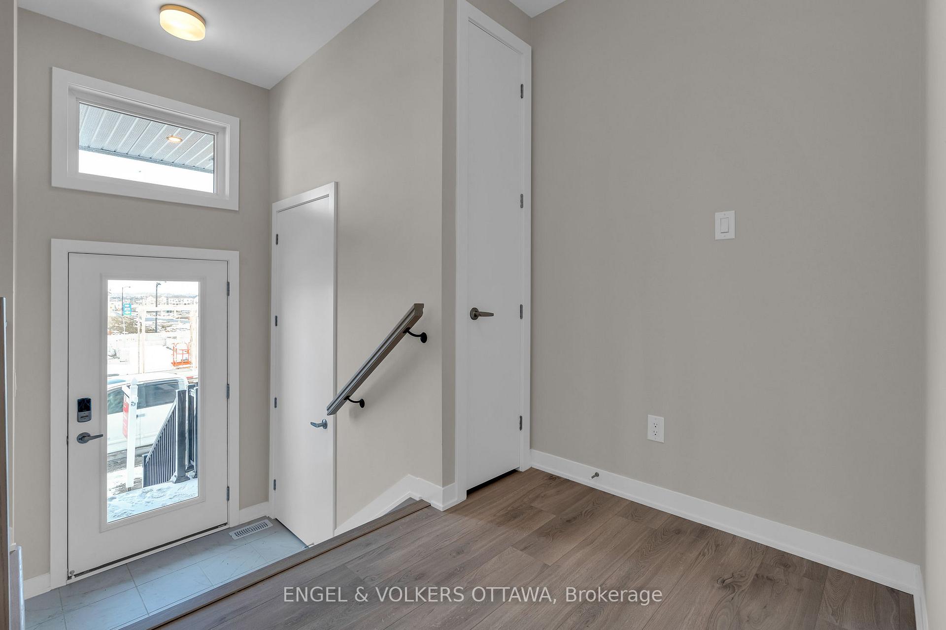 Photo 3 of 105 Beebalm Crescent, Ottawa, Barrhaven - Half Moon Bay — HOMEH
