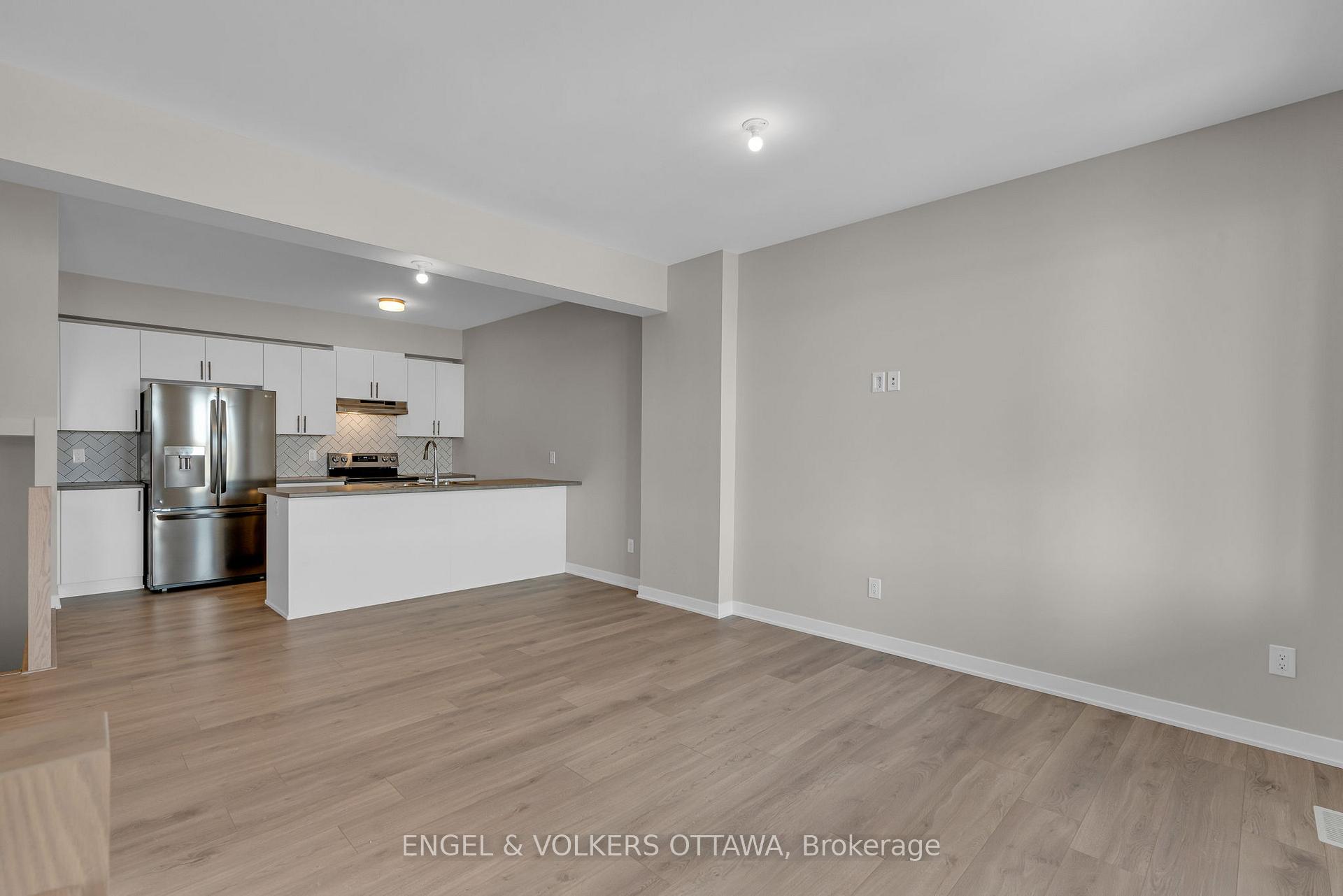 Photo 4 of 105 Beebalm Crescent, Ottawa, Barrhaven - Half Moon Bay — HOMEH