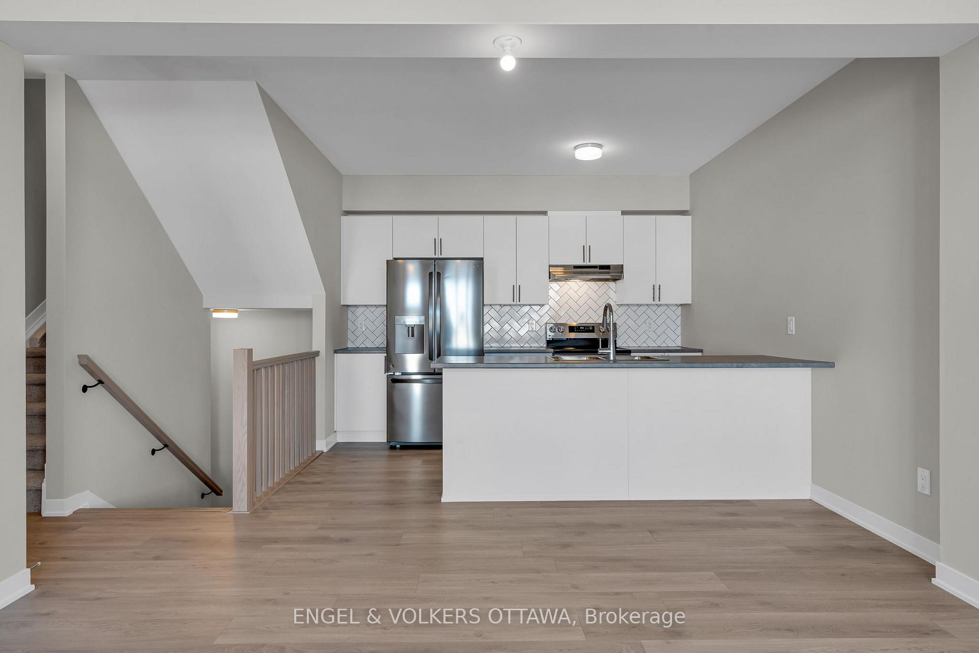 Photo 5 of 105 Beebalm Crescent, Ottawa, Barrhaven - Half Moon Bay — HOMEH