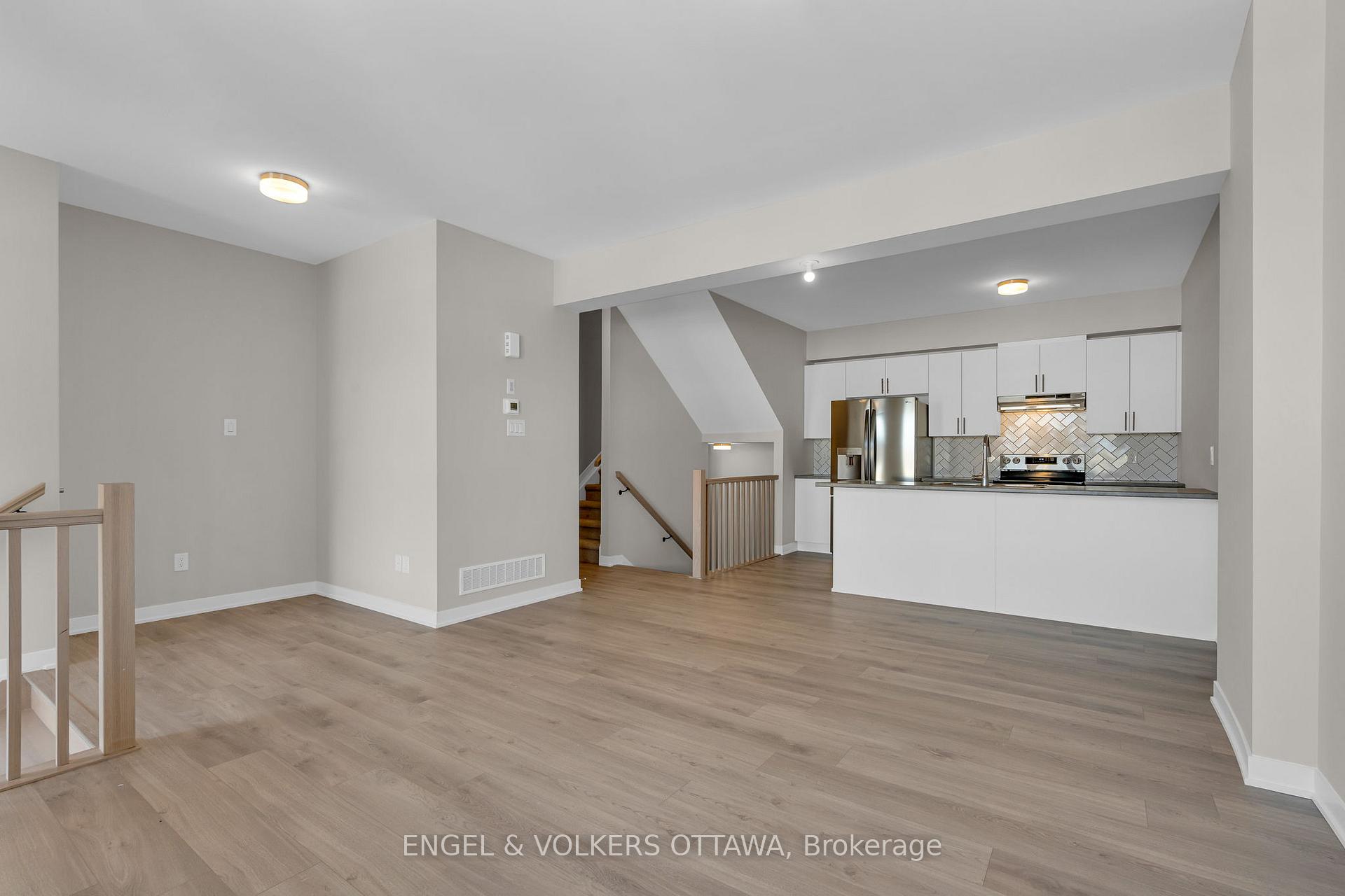 Photo 6 of 105 Beebalm Crescent, Ottawa, Barrhaven - Half Moon Bay — HOMEH