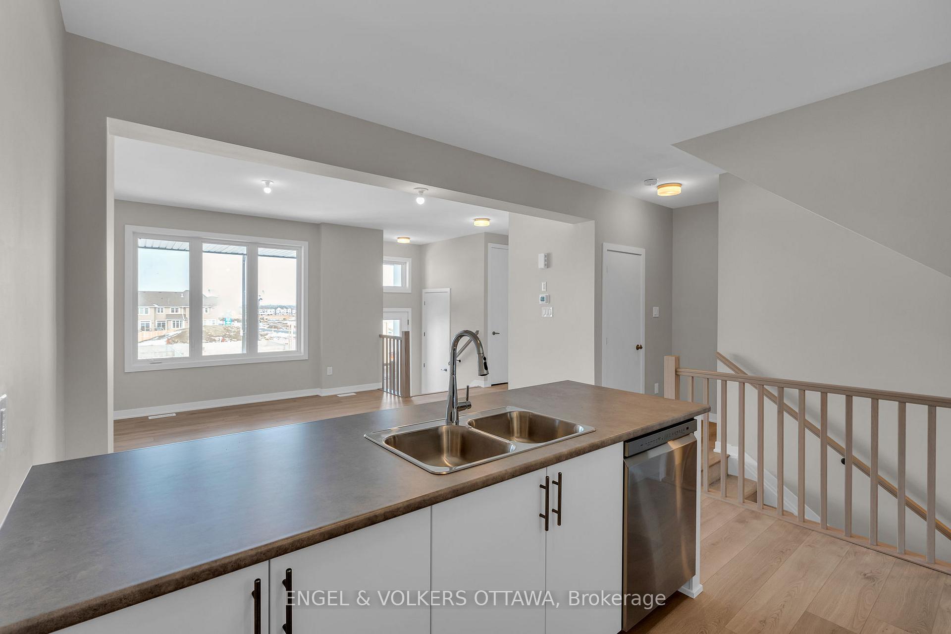 Photo 9 of 105 Beebalm Crescent, Ottawa, Barrhaven - Half Moon Bay — HOMEH