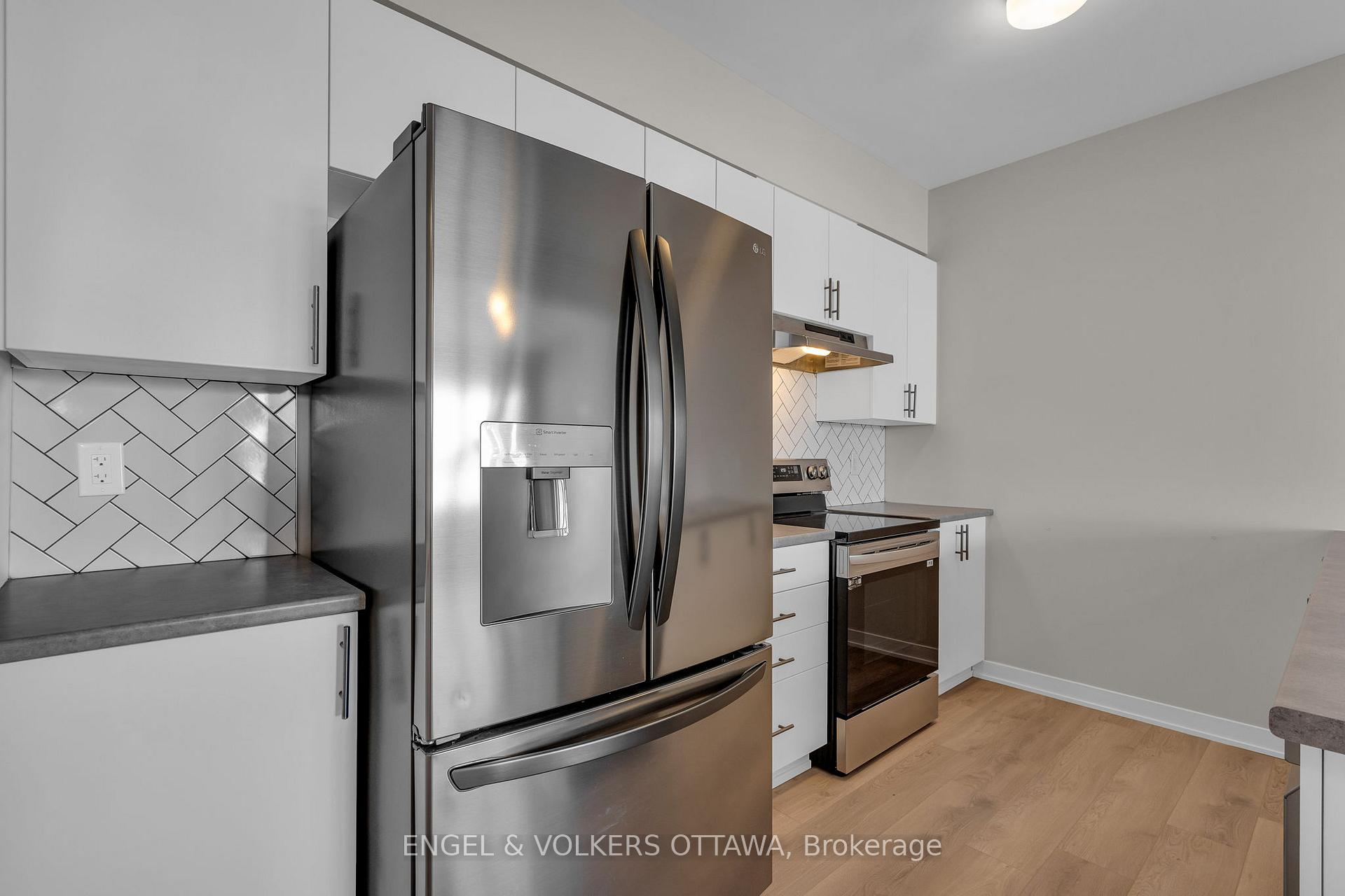 Photo 10 of 105 Beebalm Crescent, Ottawa, Barrhaven - Half Moon Bay — HOMEH
