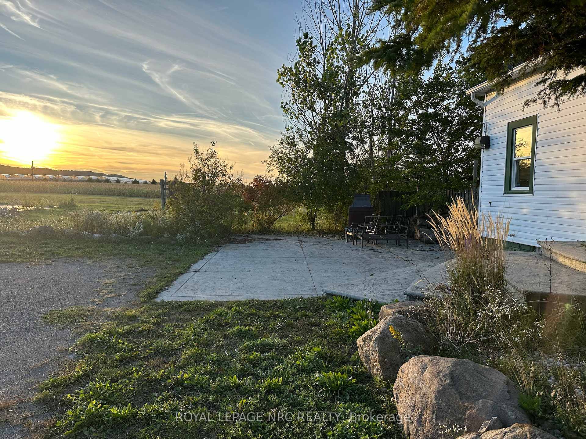 Photo 10 of 457 Main Street W, Grimsby, Grimsby West — HOMEH