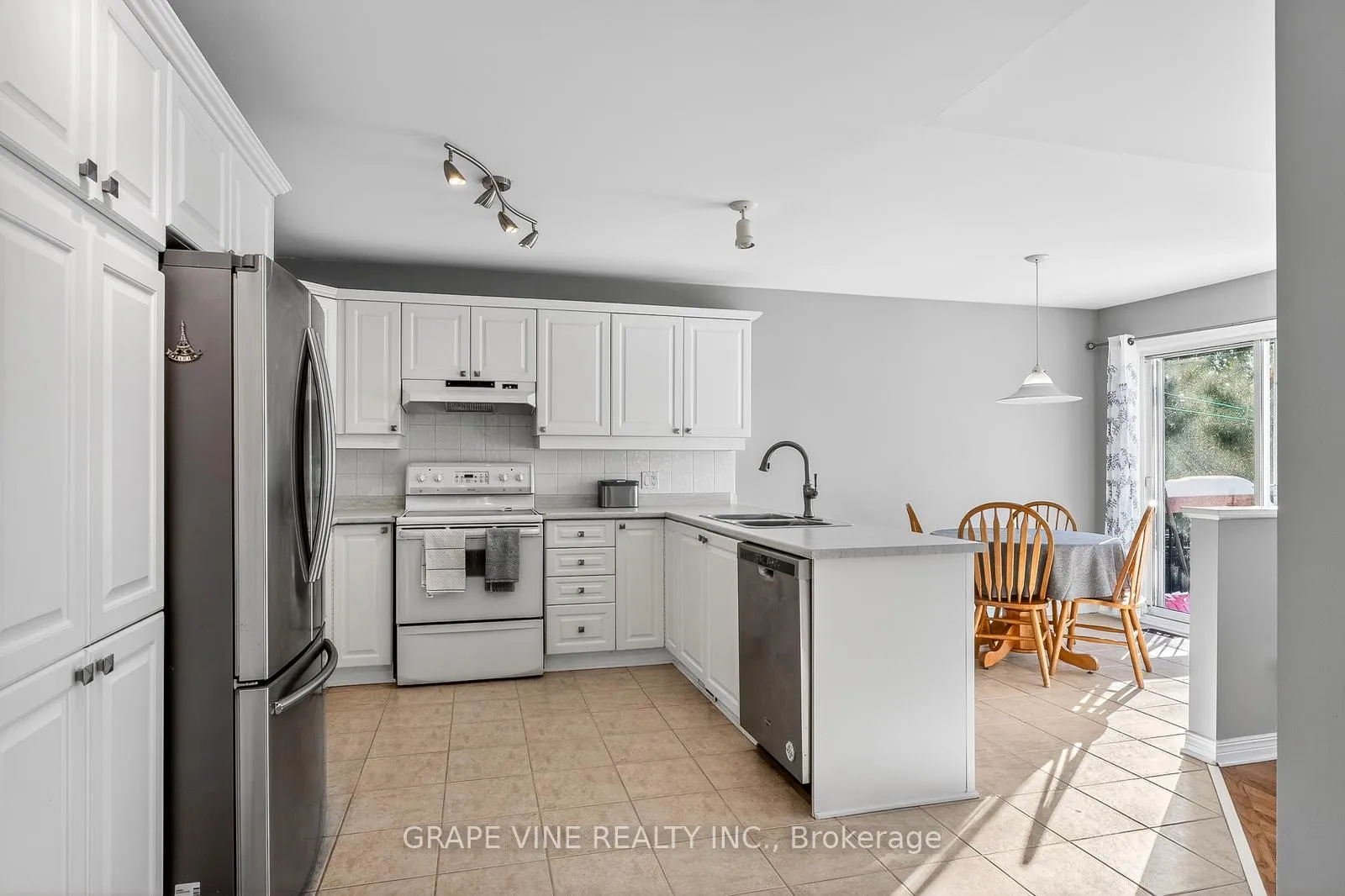 Photo 11 of 130 Springcreek Crescent, Ottawa, Kanata - Bridlewood — HOMEH