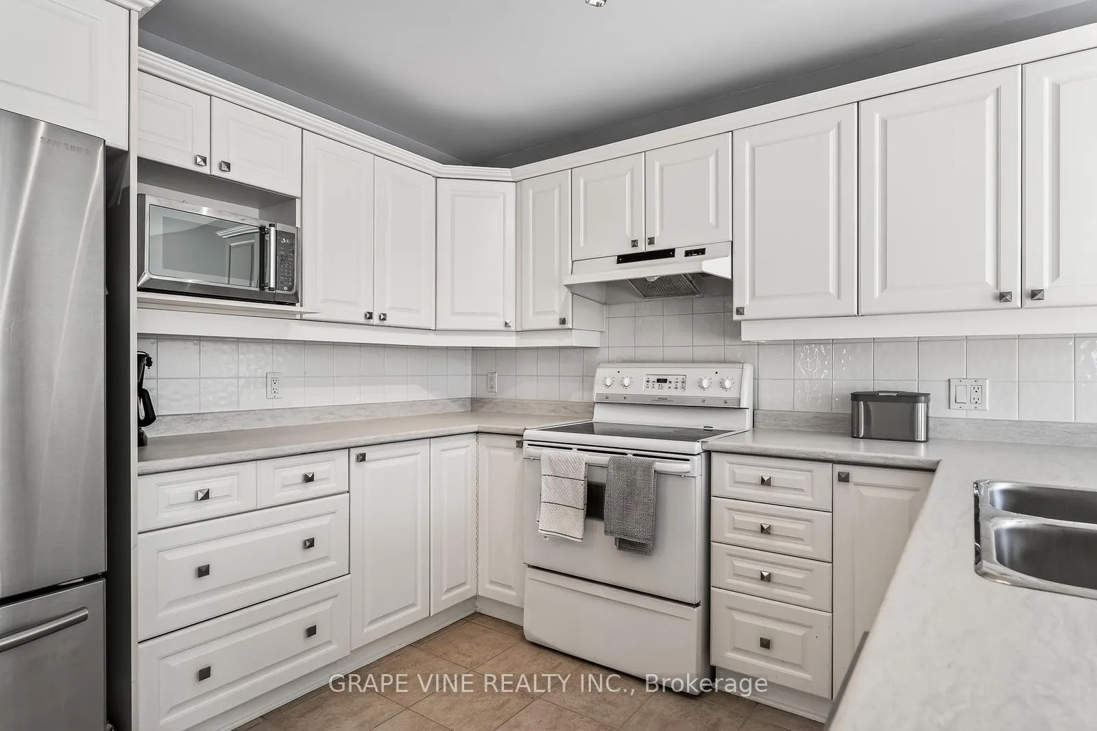 Photo 12 of 130 Springcreek Crescent, Ottawa, Kanata - Bridlewood — HOMEH