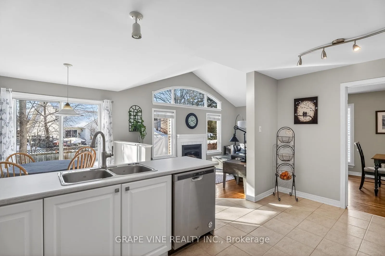 Photo 14 of 130 Springcreek Crescent, Ottawa, Kanata - Bridlewood — HOMEH