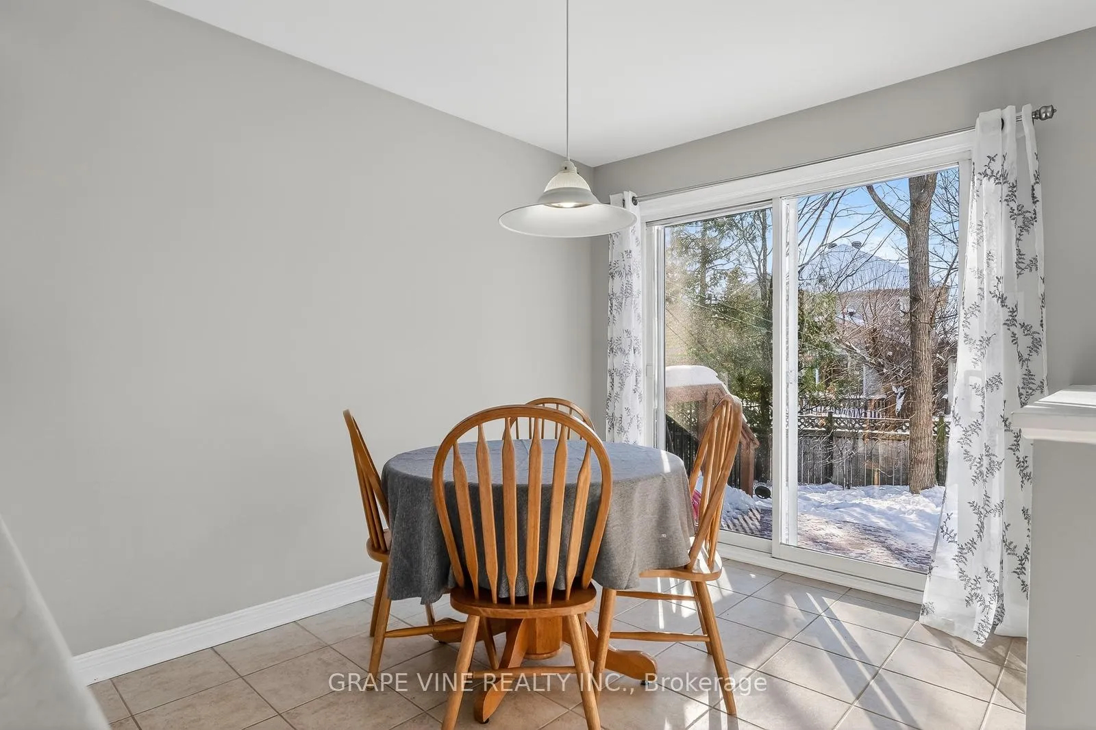 Photo 15 of 130 Springcreek Crescent, Ottawa, Kanata - Bridlewood — HOMEH