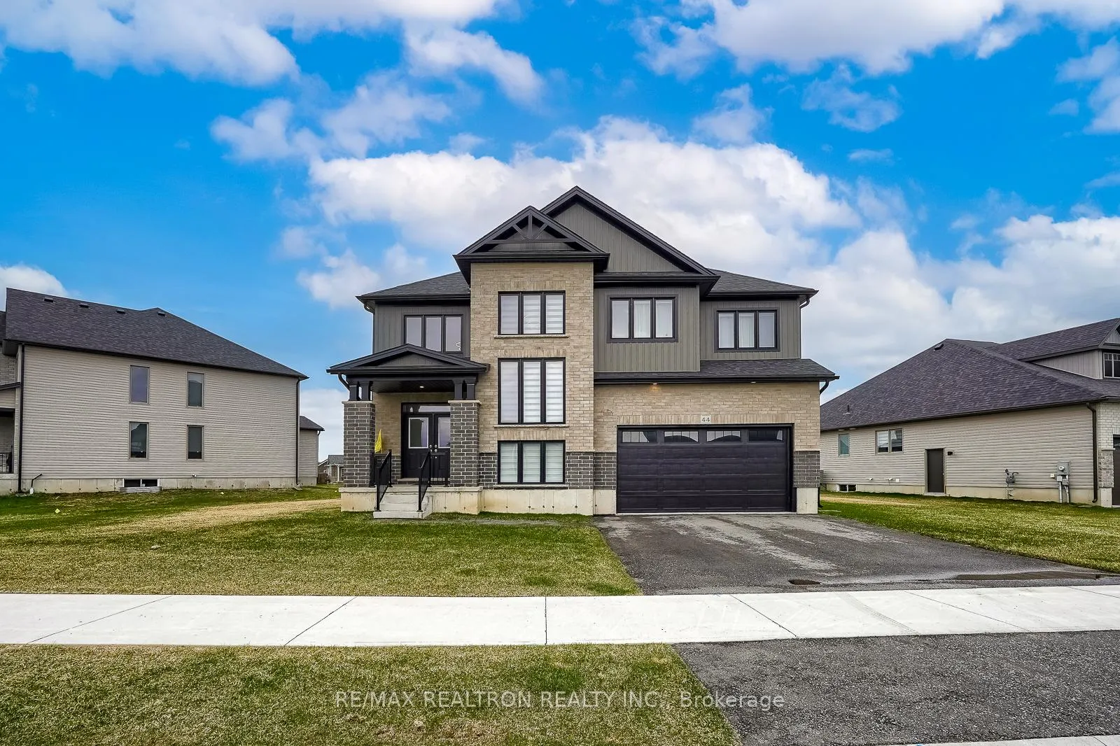 Photo 2 of 44 Allenwood Road, Springwater, Rural Springwater — HOMEH