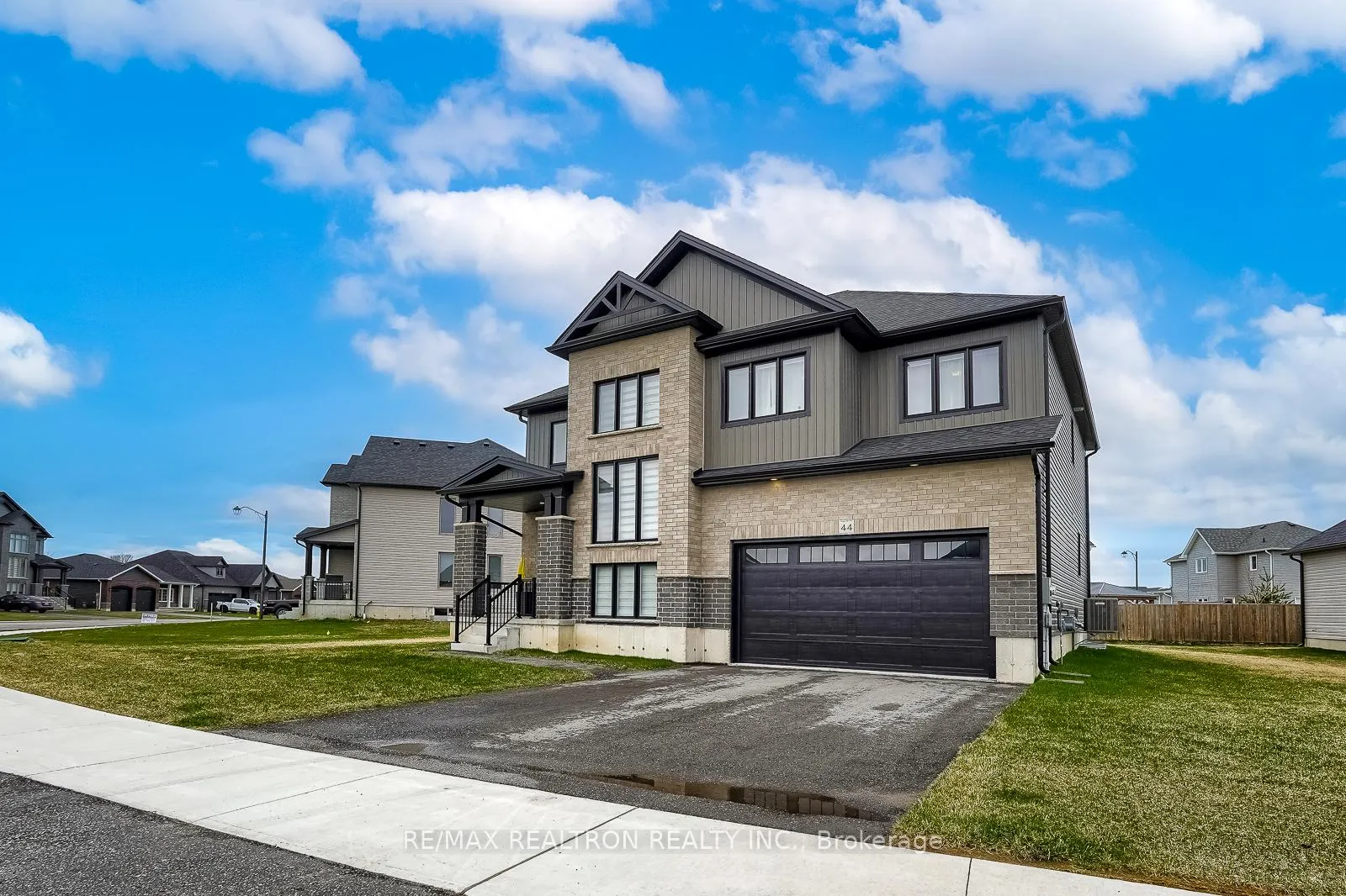 Photo 3 of 44 Allenwood Road, Springwater, Rural Springwater — HOMEH