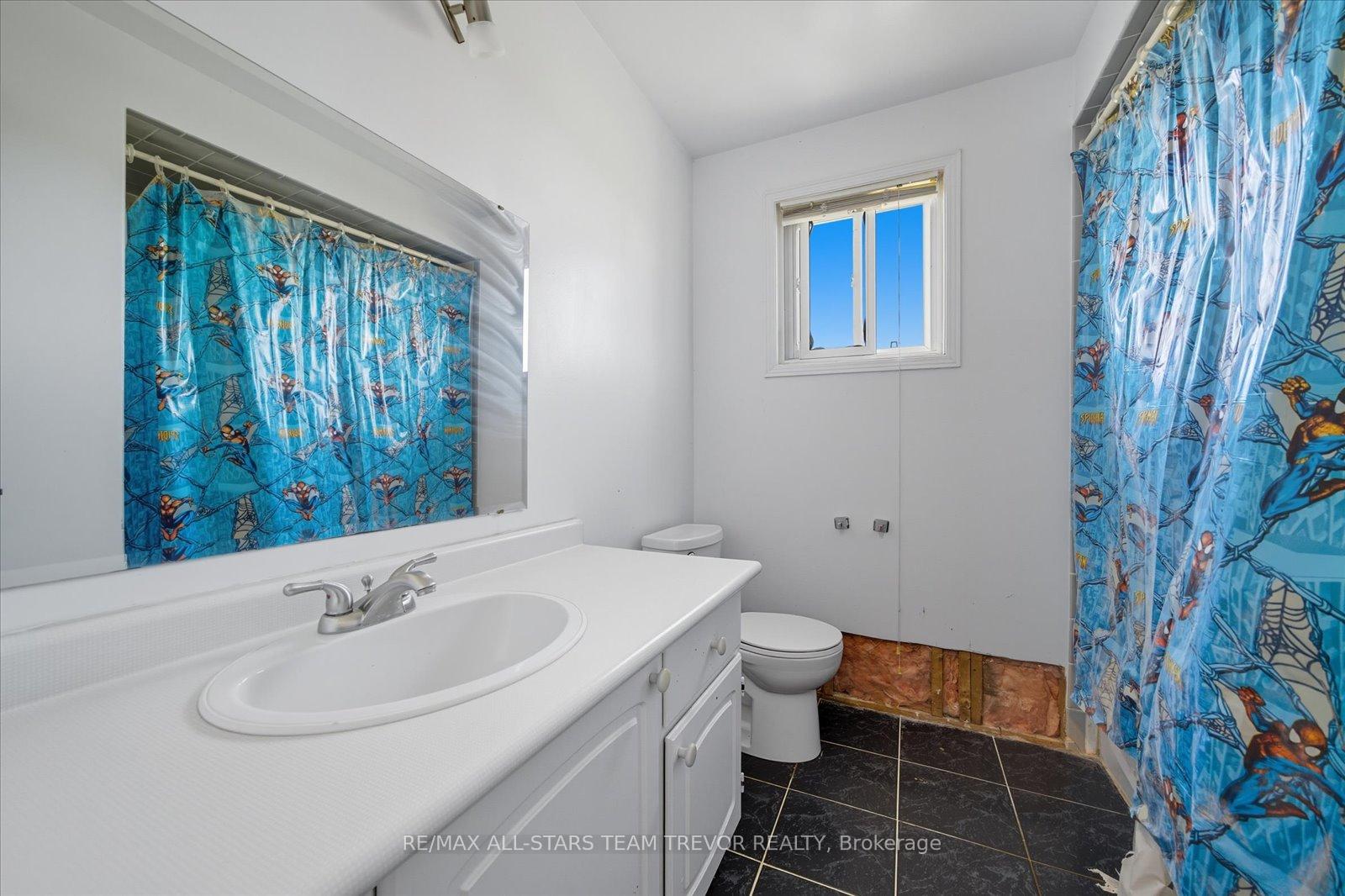 Photo 22 of 24 Oakmeadow Boulevard, Georgina, Keswick South — HOMEH